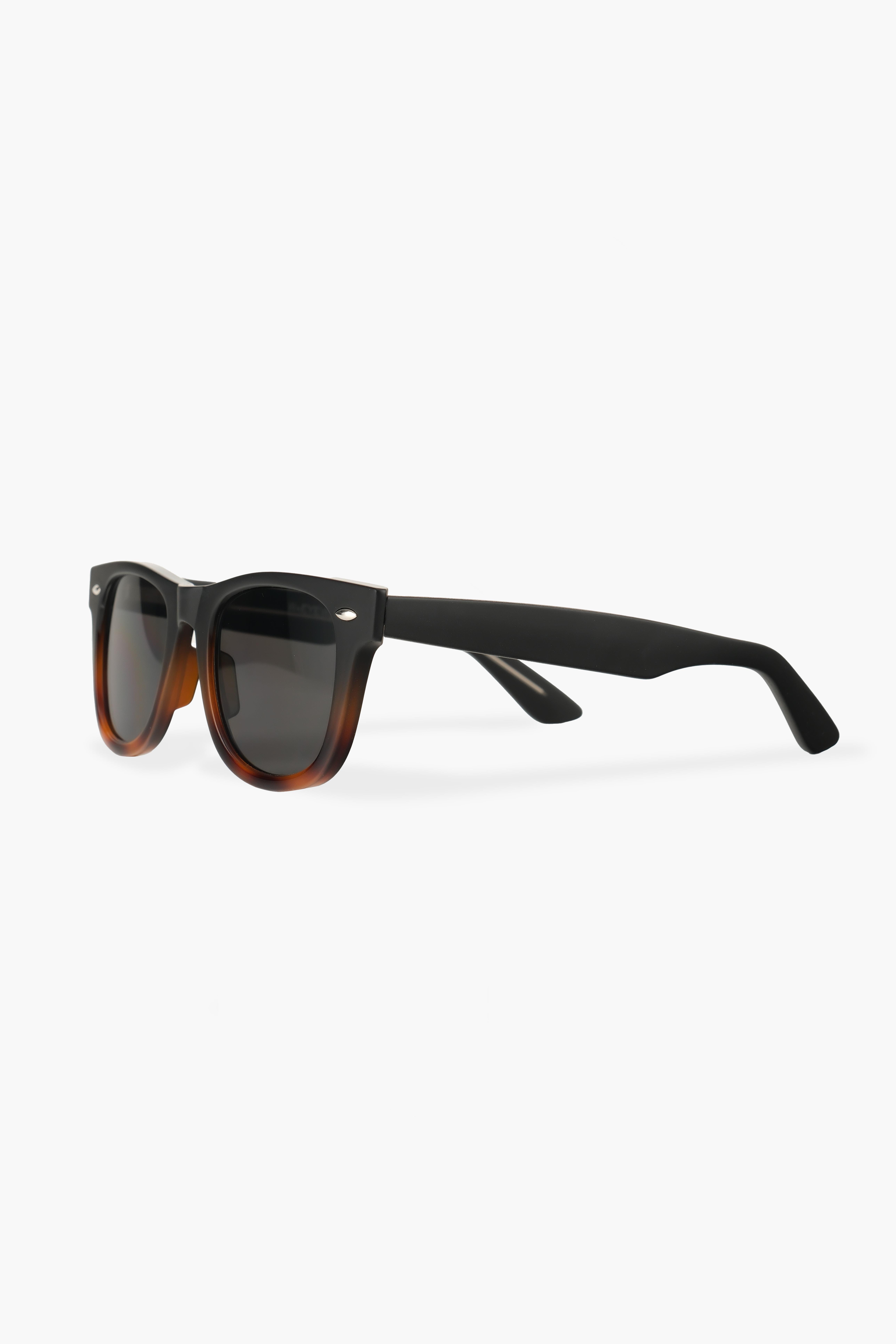 ROYAL EYEWEAR RE6802 LEOPAR  SİYAH UNISEX GÜNEŞ GÖZLÜĞÜEyewearWATCHOFROYALRE6802ROYAL EYEWEAR RE6802 LEOPAR  SİYAH UNISEX GÜNEŞ GÖZLÜĞÜ