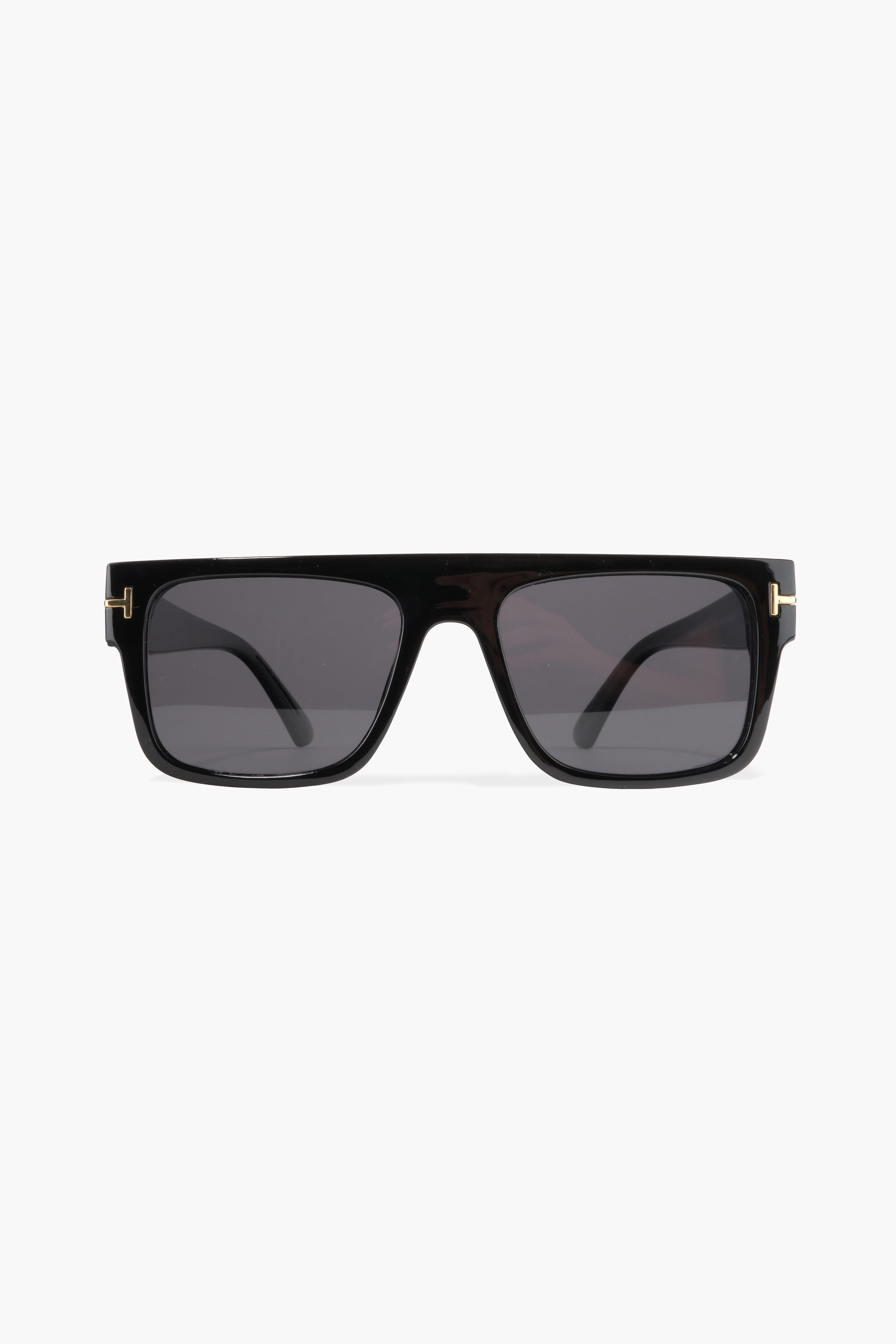 ROYAL EYEWEAR RE8137 SİYAH POLARİZE GÜNEŞ GÖZLÜĞÜGözlükWATCHOFROYALRE8137ROYAL EYEWEAR RE8137 SİYAH POLARİZE GÜNEŞ GÖZLÜĞÜ