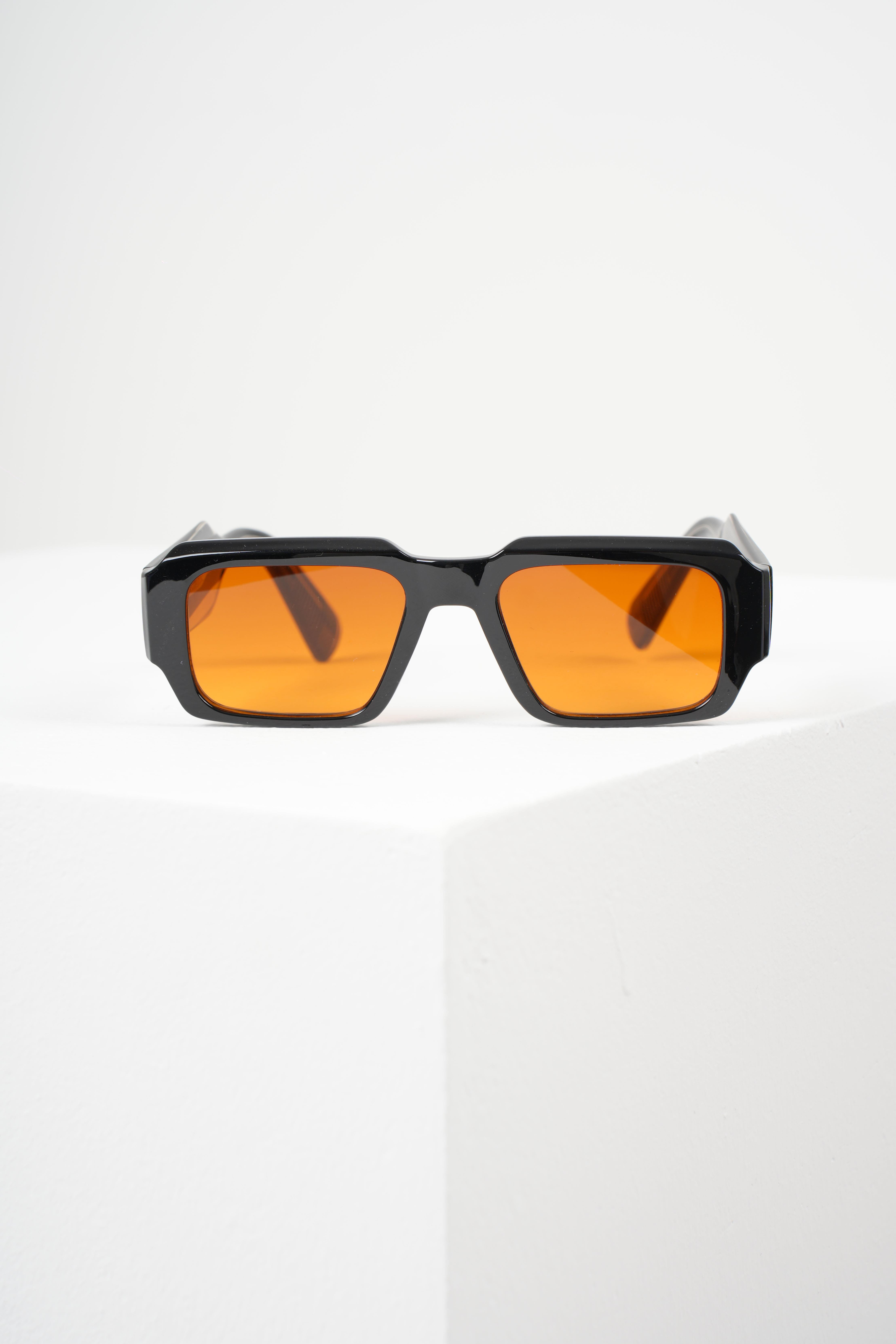 ROYAL EYEWEAR RE9888 SİYAH TURUNCU UNISEX GÜNEŞ GÖZLÜĞÜGözlükWATCHOFROYALRE9888ROYAL EYEWEAR RE9888 SİYAH TURUNCU UNISEX GÜNEŞ GÖZLÜĞÜ