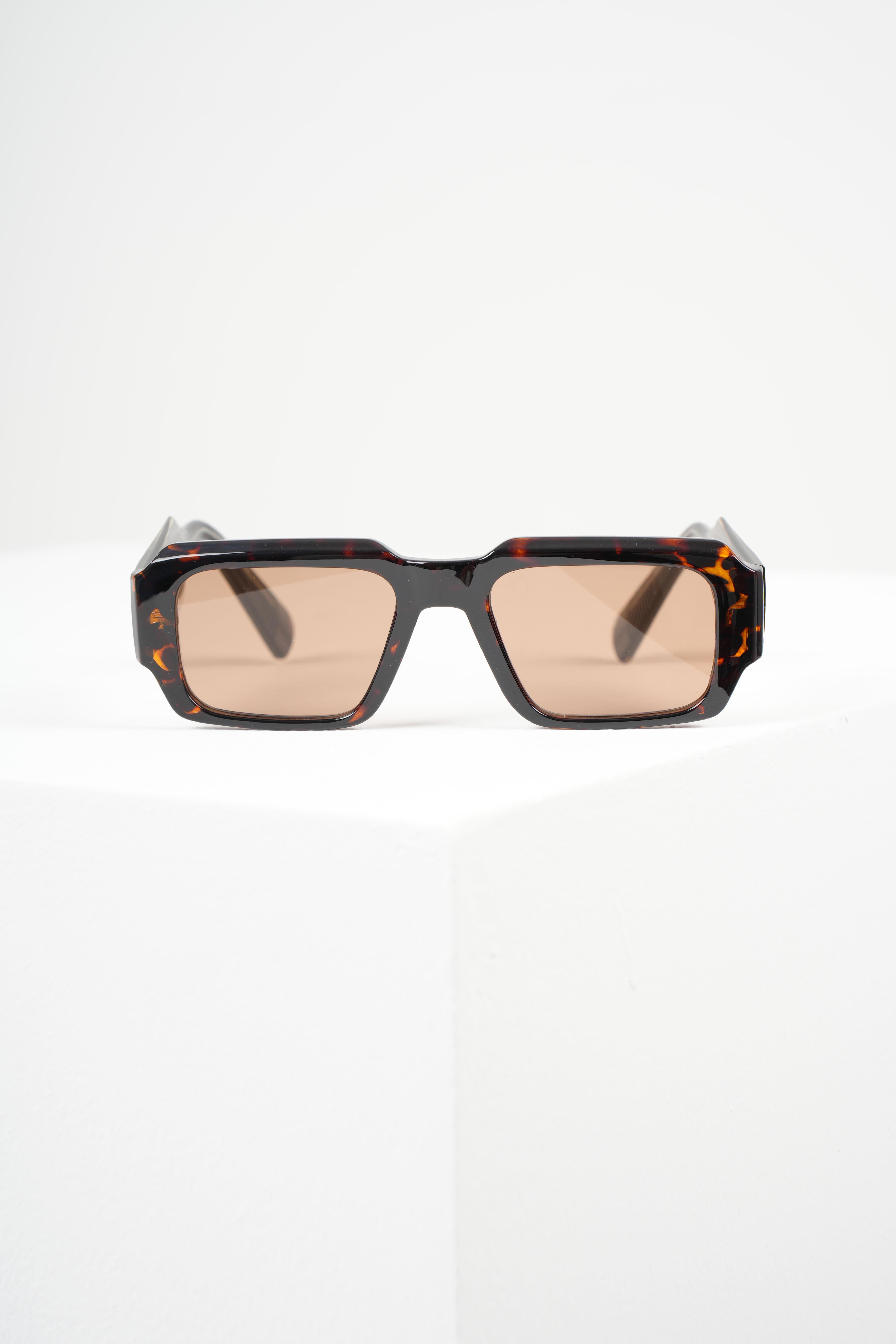 ROYAL EYEWEAR RE9888 LEOPAR UNISEX GÜNEŞ GÖZLÜĞÜEyewearWATCHOFROYALRE9888ROYAL EYEWEAR RE9888 LEOPAR UNISEX GÜNEŞ GÖZLÜĞÜ