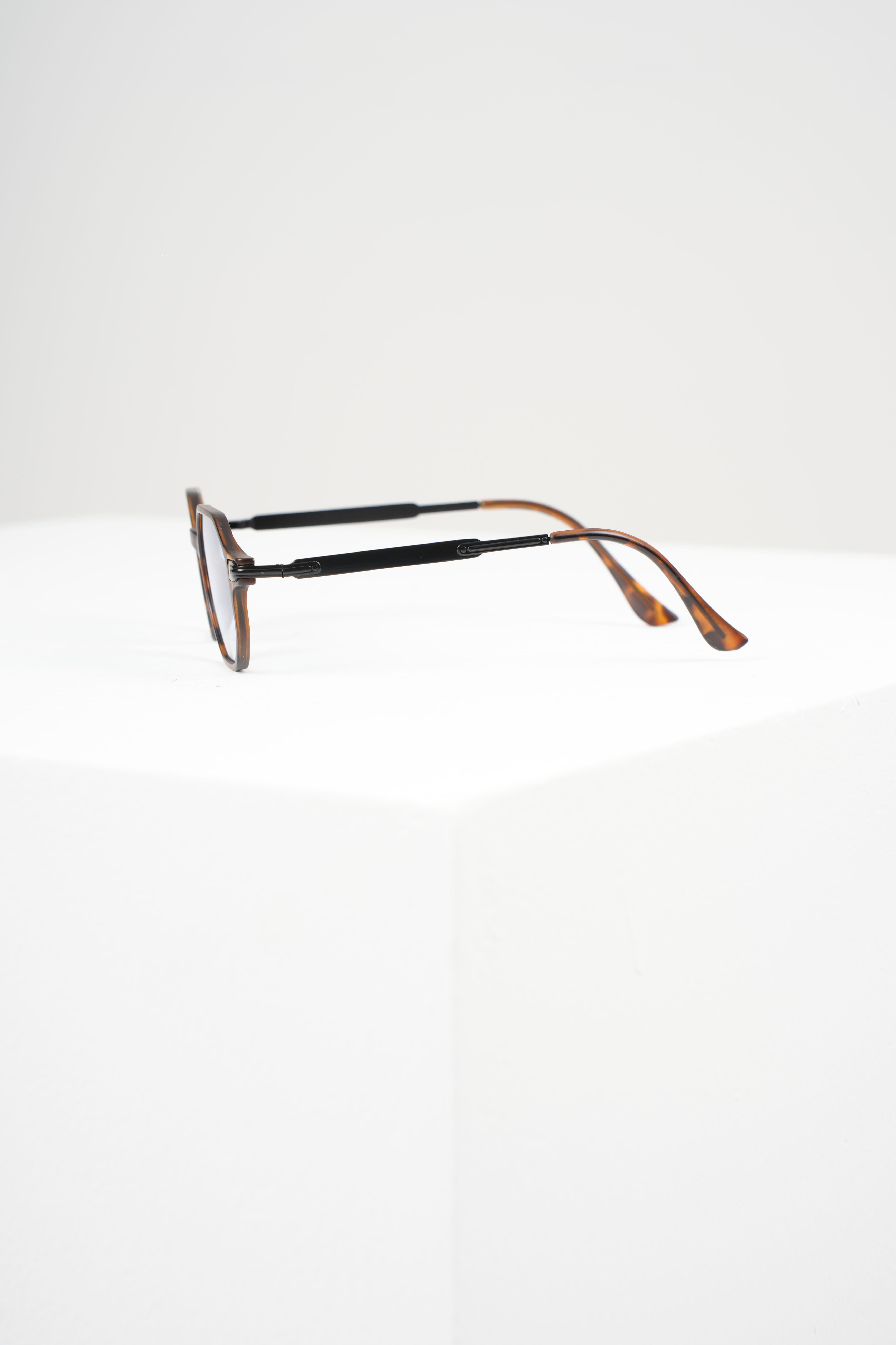 ROYAL EYEWEAR RE9908 MAVİ LEOPAR UNİSEX GÜNEŞ GÖZLÜĞÜEyewearWATCHOFROYALRE9908ROYAL EYEWEAR RE9908 MAVİ LEOPAR UNİSEX GÜNEŞ GÖZLÜĞÜ