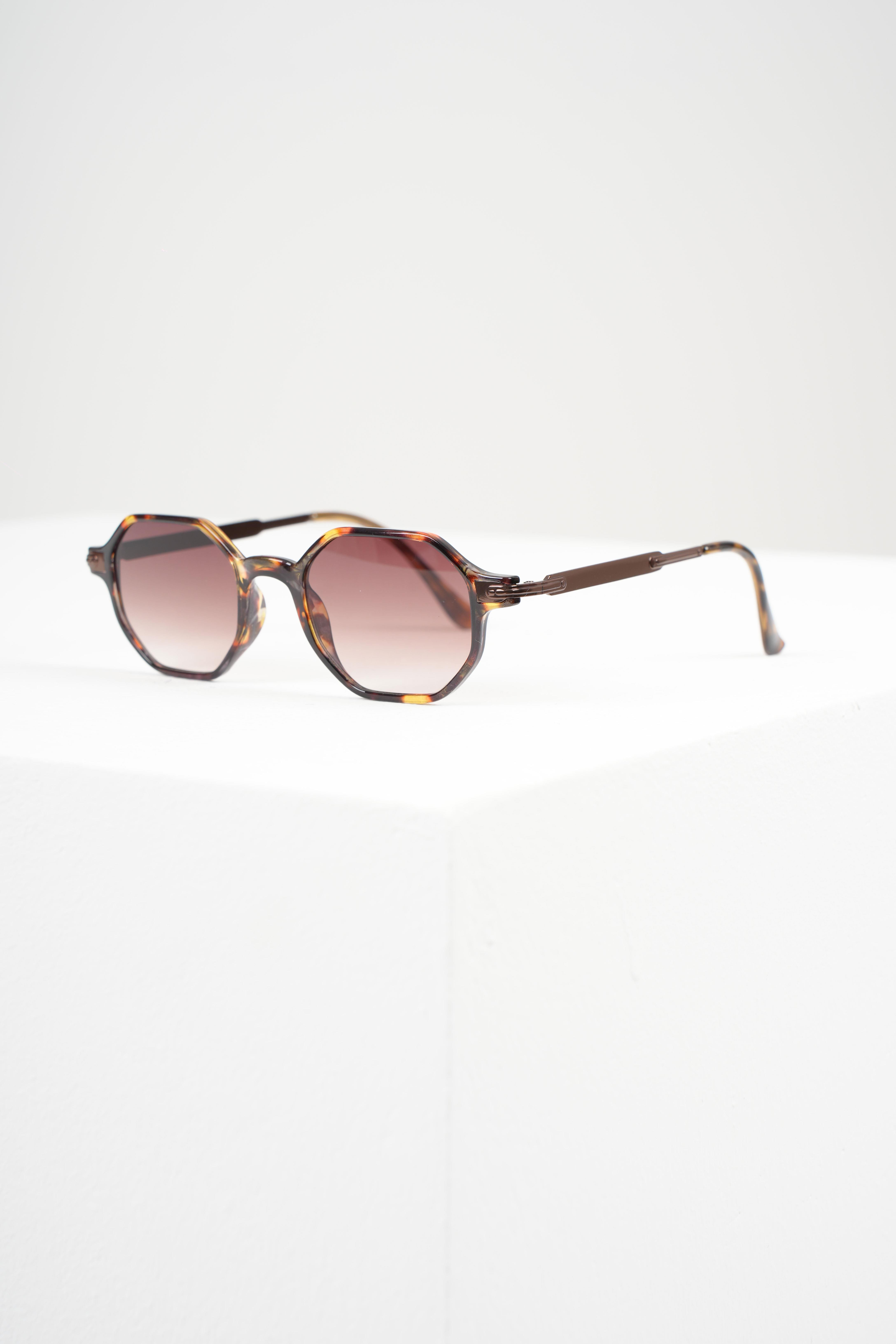 ROYAL EYEWEAR RE9908 LEOPAR KAHVE UNİSEX GÜNEŞ GÖZLÜĞÜEyewearWATCHOFROYALRE9908ROYAL EYEWEAR RE9908 LEOPAR KAHVE UNİSEX GÜNEŞ GÖZLÜĞÜ