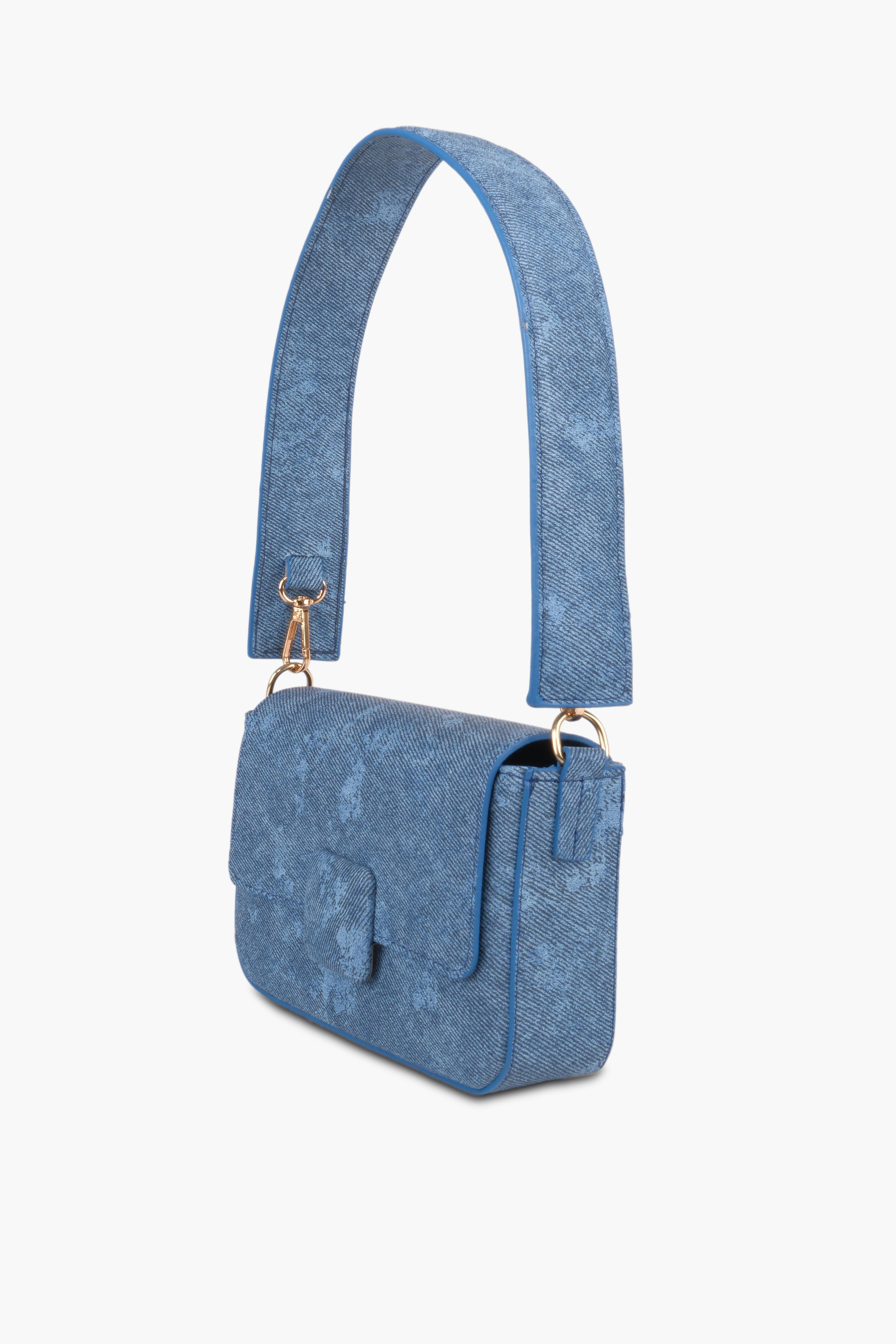 Arianna Desenli Mavi Kadın Omuz Ve Kol ÇantasıWomen BagWATCHOFROYALARIANNAArianna Desenli Mavi Kadın Omuz Ve Kol Çantası