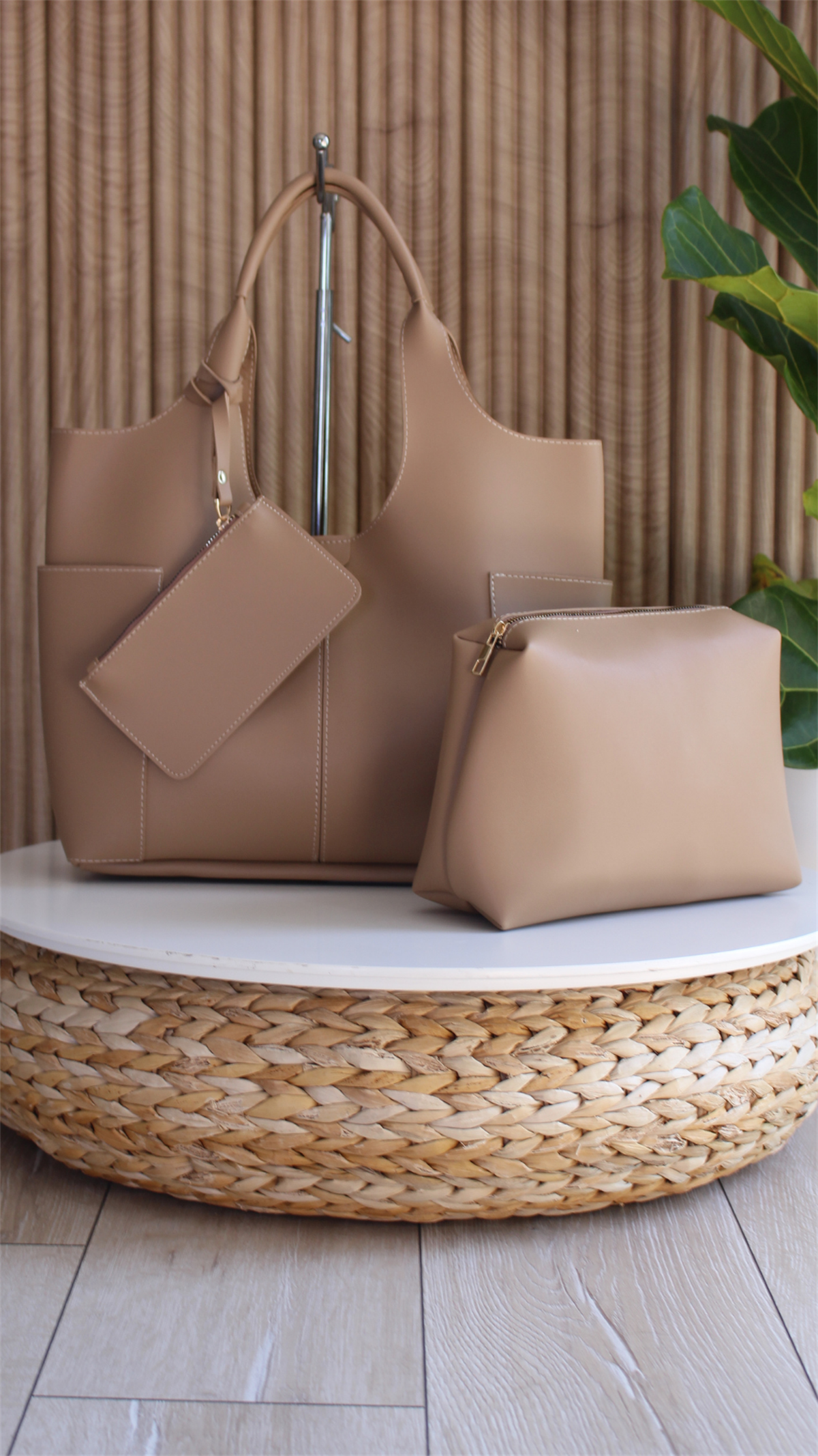 Kadın Vizon Cüzdanlı Ve Yavrulu Omuz Çantası CARLAKADIN ÇANTASIWATCHOFROYALCARLAKadın Vizon Cüzdanlı Ve Yavrulu Omuz Çantası CARLA