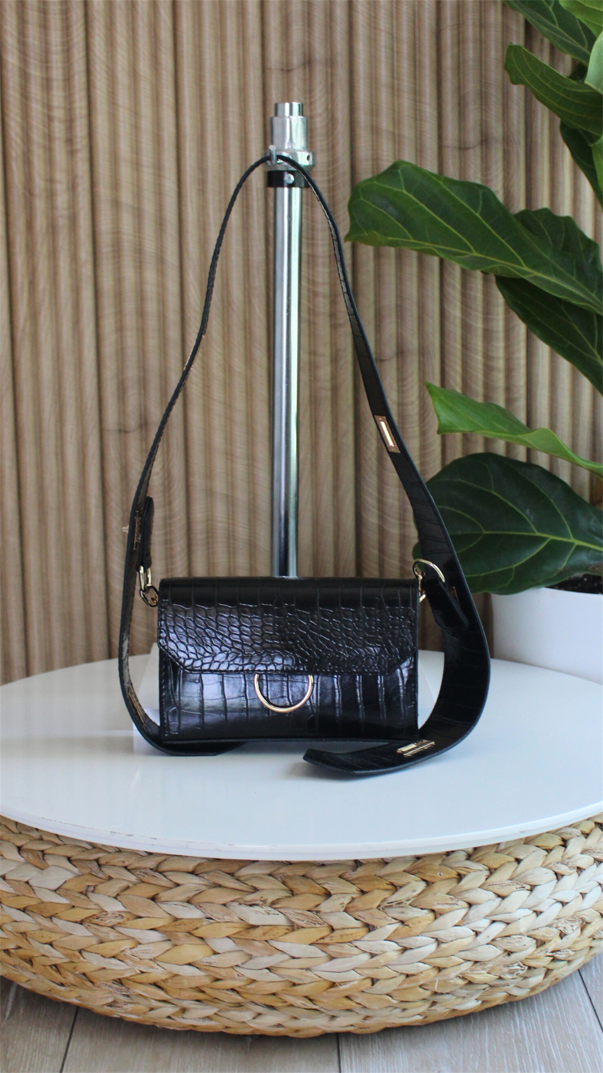 Kadın Desenli Siyah Deri Ayarlanabilir Omuz Ve El Çantası DinaKADIN ÇANTASIWATCHOFROYALDİNAKadın Desenli Siyah Deri Ayarlanabilir Omuz Ve El Çantası Dina