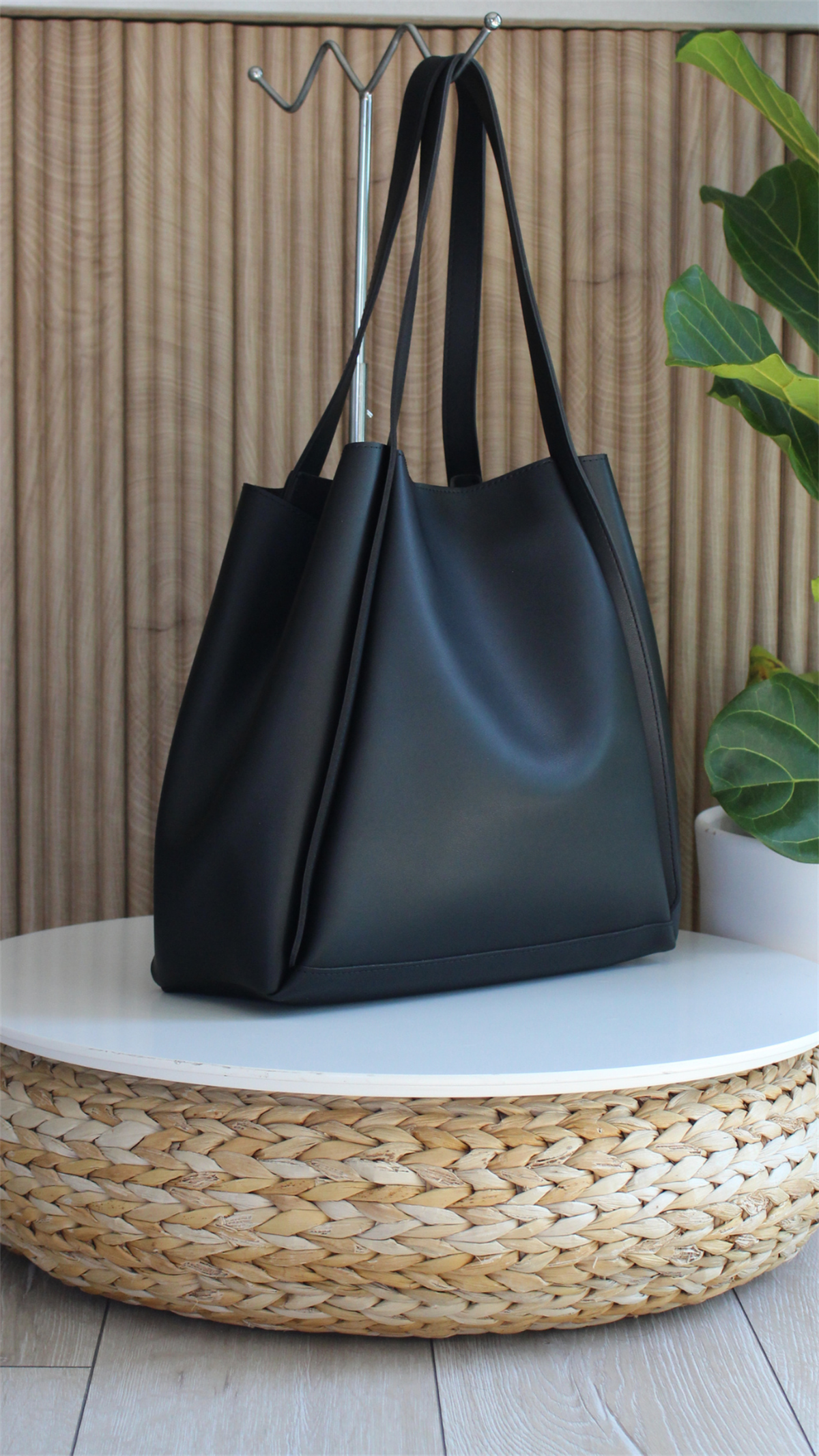 Kadın Siyah 2'li Büyük Boy Yavrulu Omuz ÇantasıWomen BagWATCHOFROYALELENAKadın Siyah 2'li Büyük Boy Yavrulu Omuz Çantası