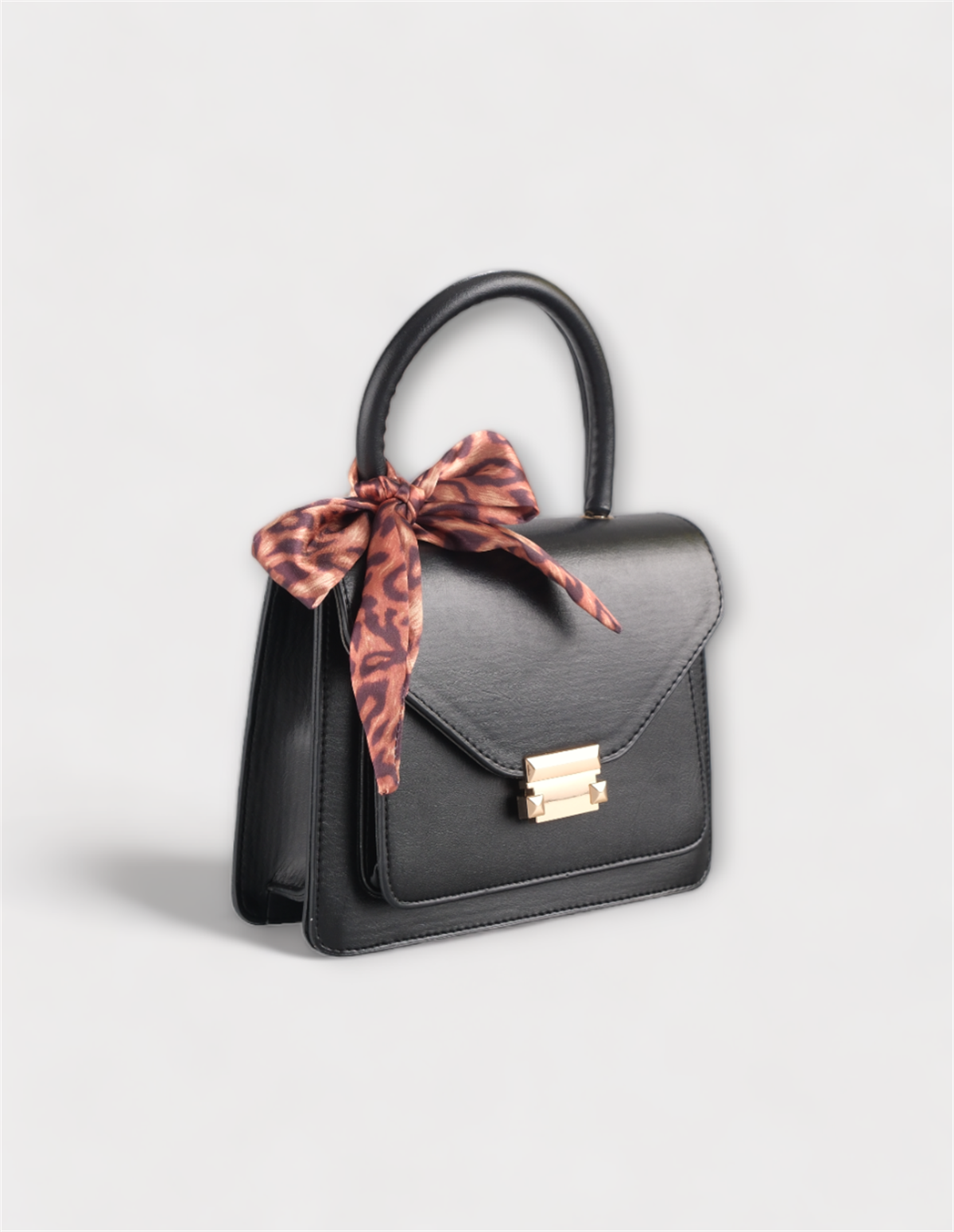 Fularlı Siyah Kadın Omuz Çantası GLORİAKADIN ÇANTASIWATCHOFROYALGLORİAFularlı Siyah Kadın Omuz Çantası GLORİA