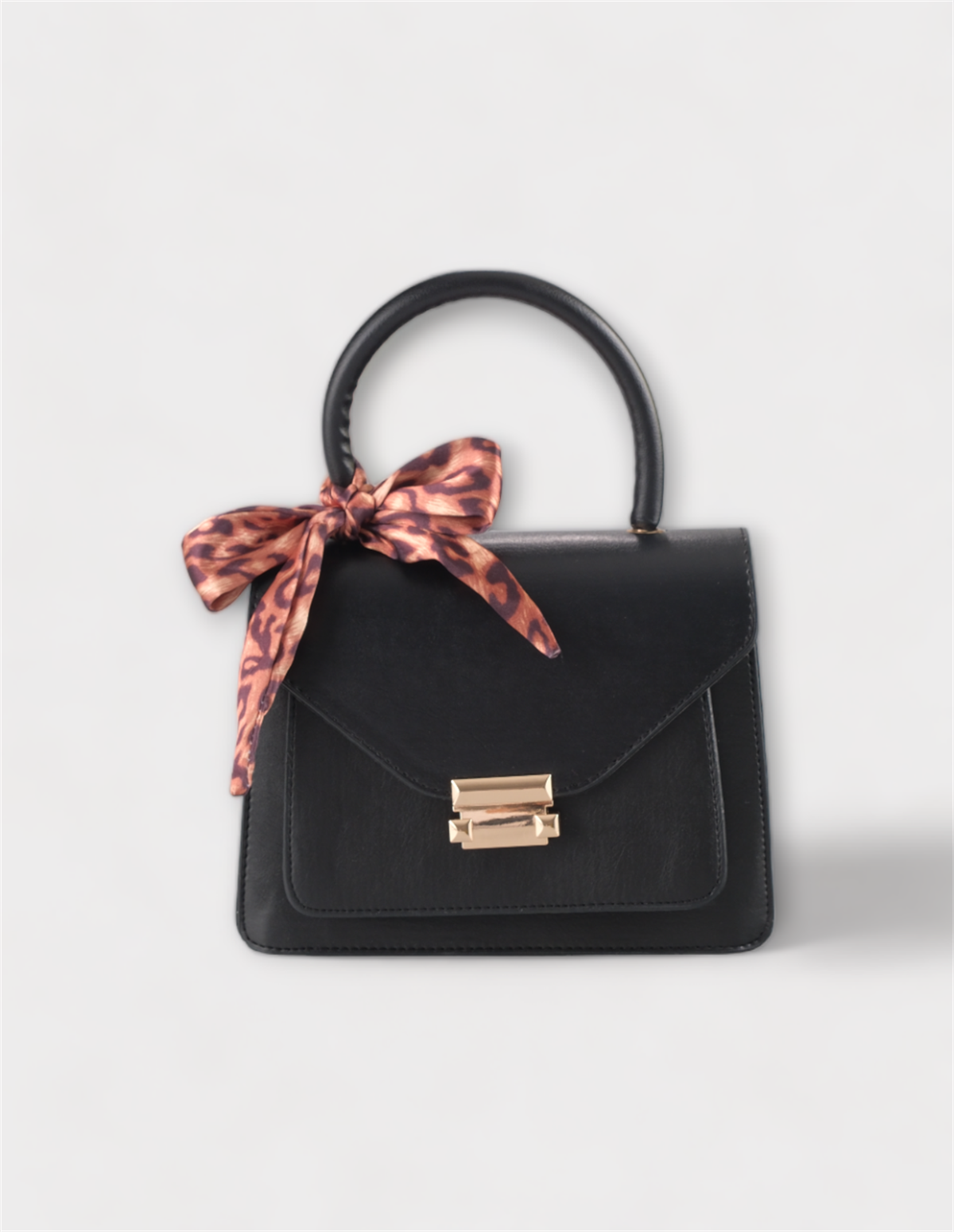 Fularlı Siyah Kadın Omuz Çantası GLORİAKADIN ÇANTASIWATCHOFROYALGLORİAFularlı Siyah Kadın Omuz Çantası GLORİA