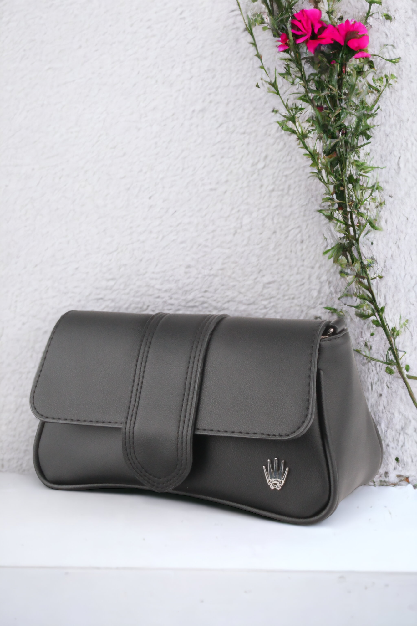 Kadın SiyahAskılı Deri Ve Omuz Çantası JulietteWomen BagWATCHOFROYALJULIETTEKadın SiyahAskılı Deri Ve Omuz Çantası Juliette