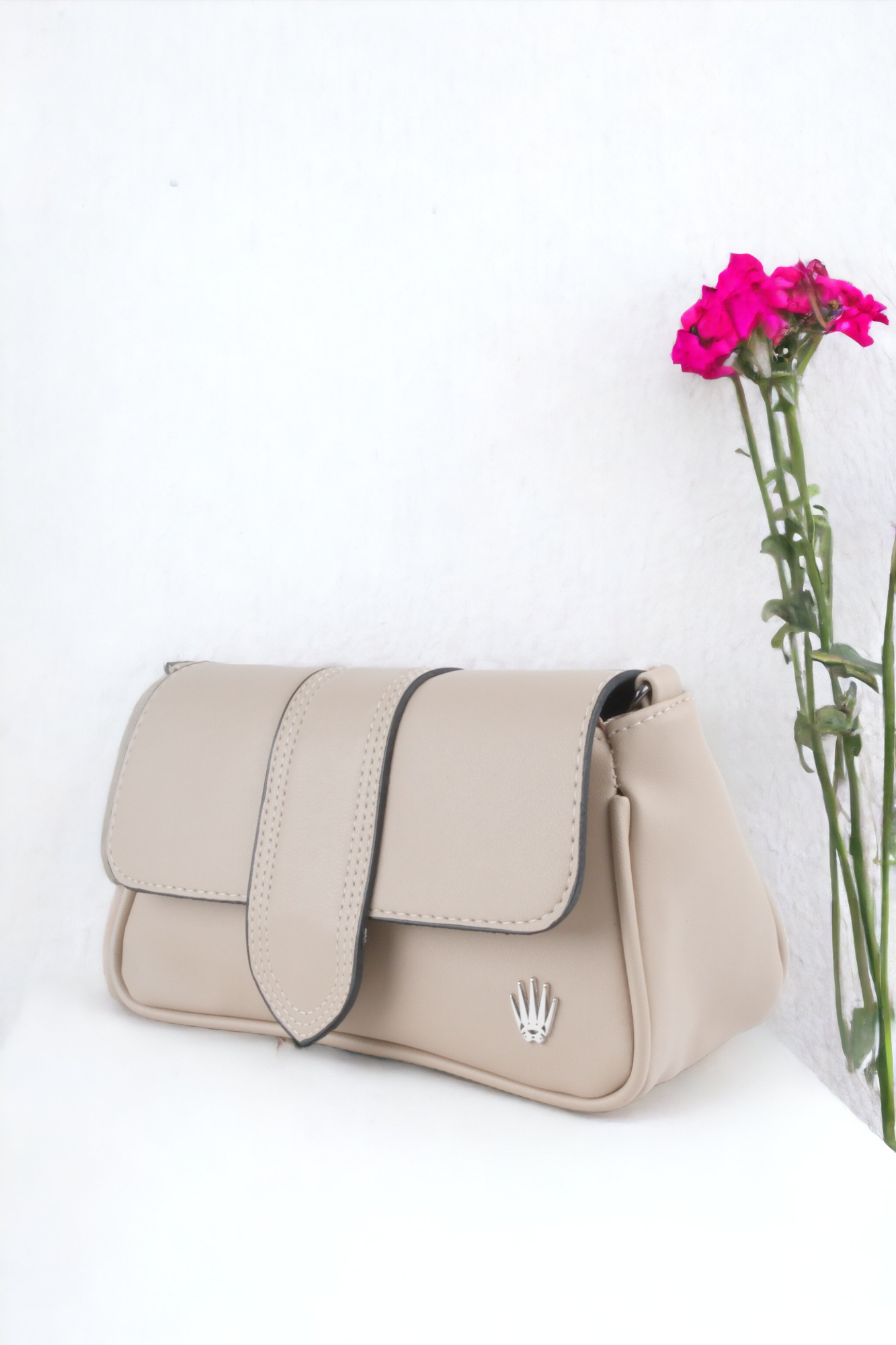 Kadın Bej Askılı Deri Ve Omuz Çantası JulietteKADIN ÇANTASIWATCHOFROYALJULIETTEKadın Bej Askılı Deri Ve Omuz Çantası Juliette