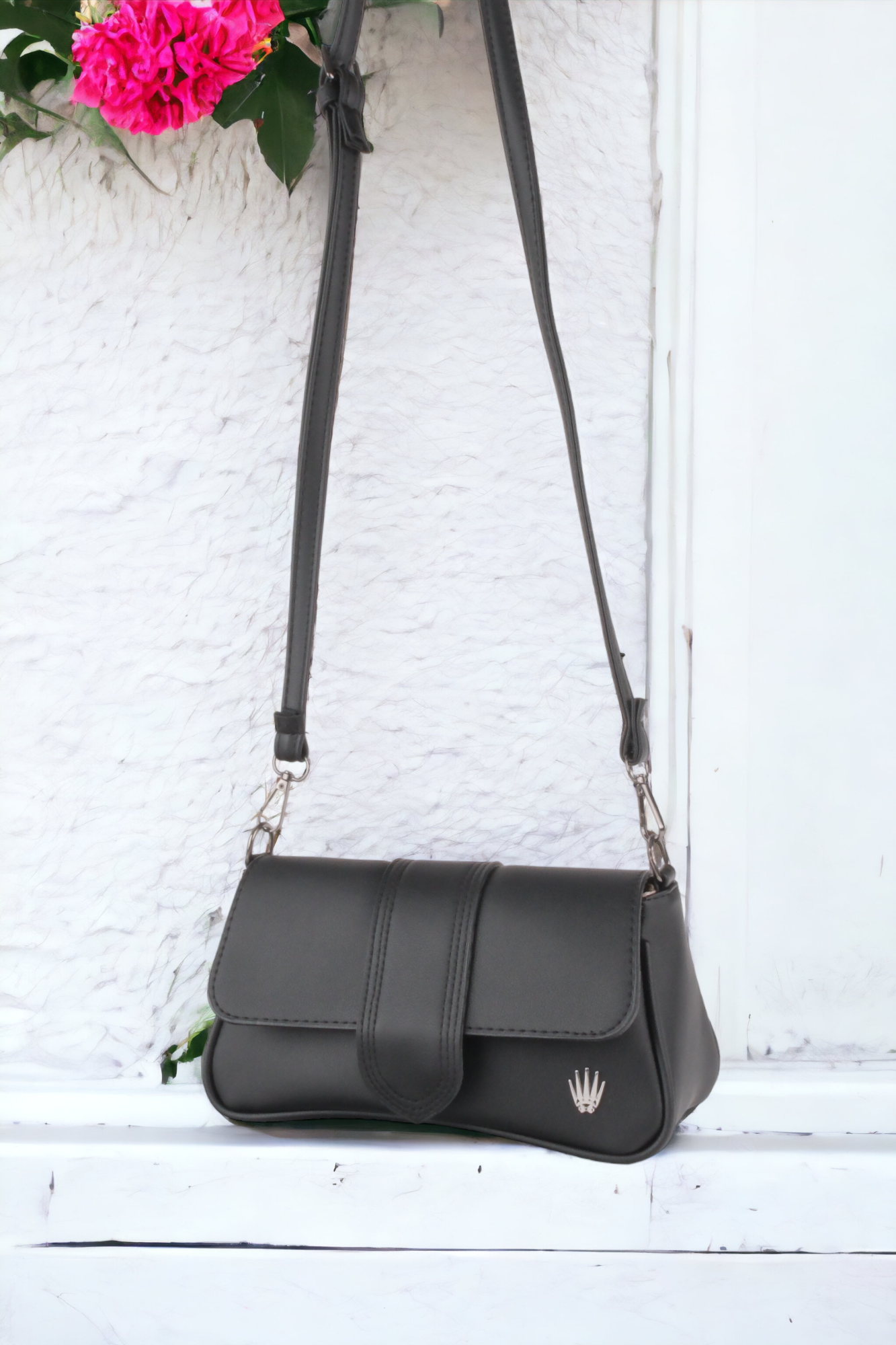 Kadın Siyah Askılı Deri Ve Omuz Çantası JulietteKADIN ÇANTASIWATCHOFROYALJULIETTEKadın Siyah Askılı Deri Ve Omuz Çantası Juliette