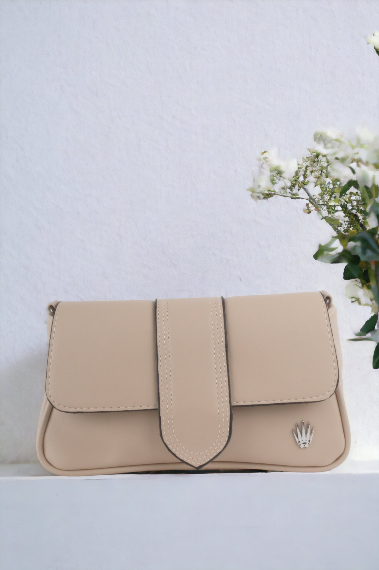 Kadın Bej Askılı Deri Ve Omuz Çantası JulietteKADIN ÇANTASIWATCHOFROYALJULIETTEKadın Bej Askılı Deri Ve Omuz Çantası Juliette