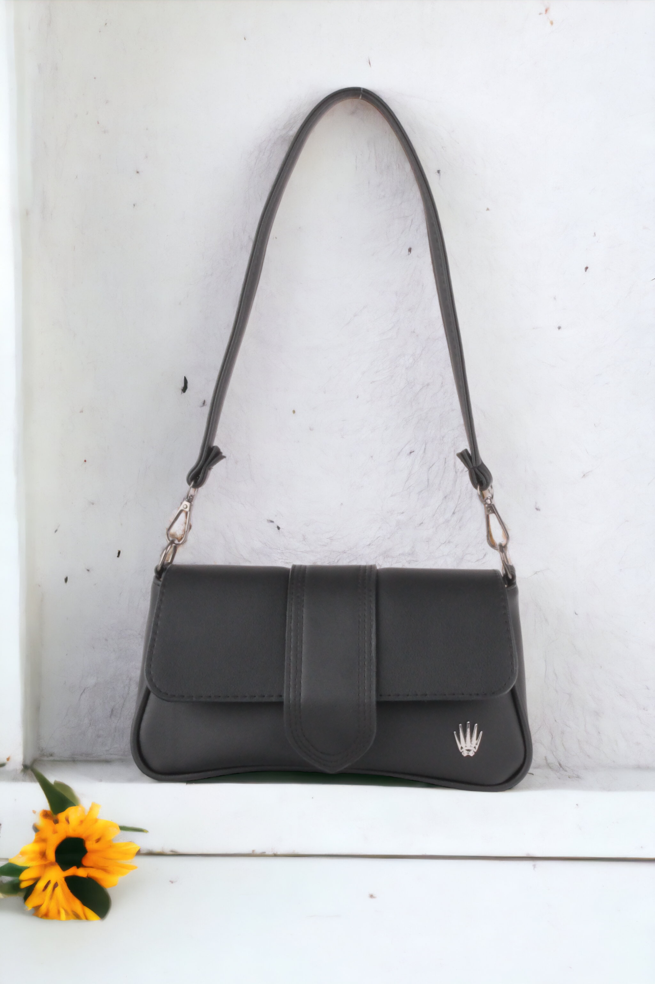 Kadın SiyahAskılı Deri Ve Omuz Çantası JulietteWomen BagWATCHOFROYALJULIETTEKadın SiyahAskılı Deri Ve Omuz Çantası Juliette