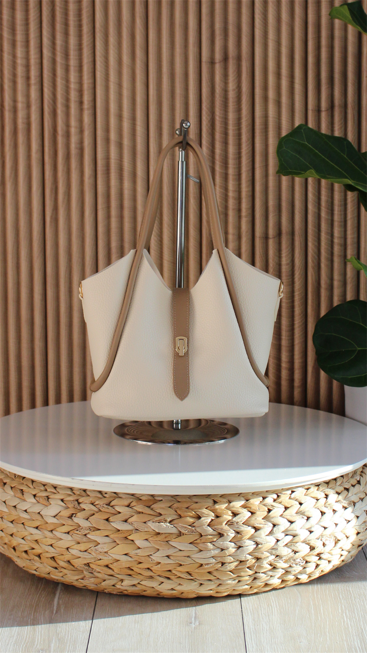 Krem Yavrulu Deri Omuz Çantası SARAKADIN ÇANTASIWATCHOFROYALSARAKrem Yavrulu Deri Omuz Çantası SARA