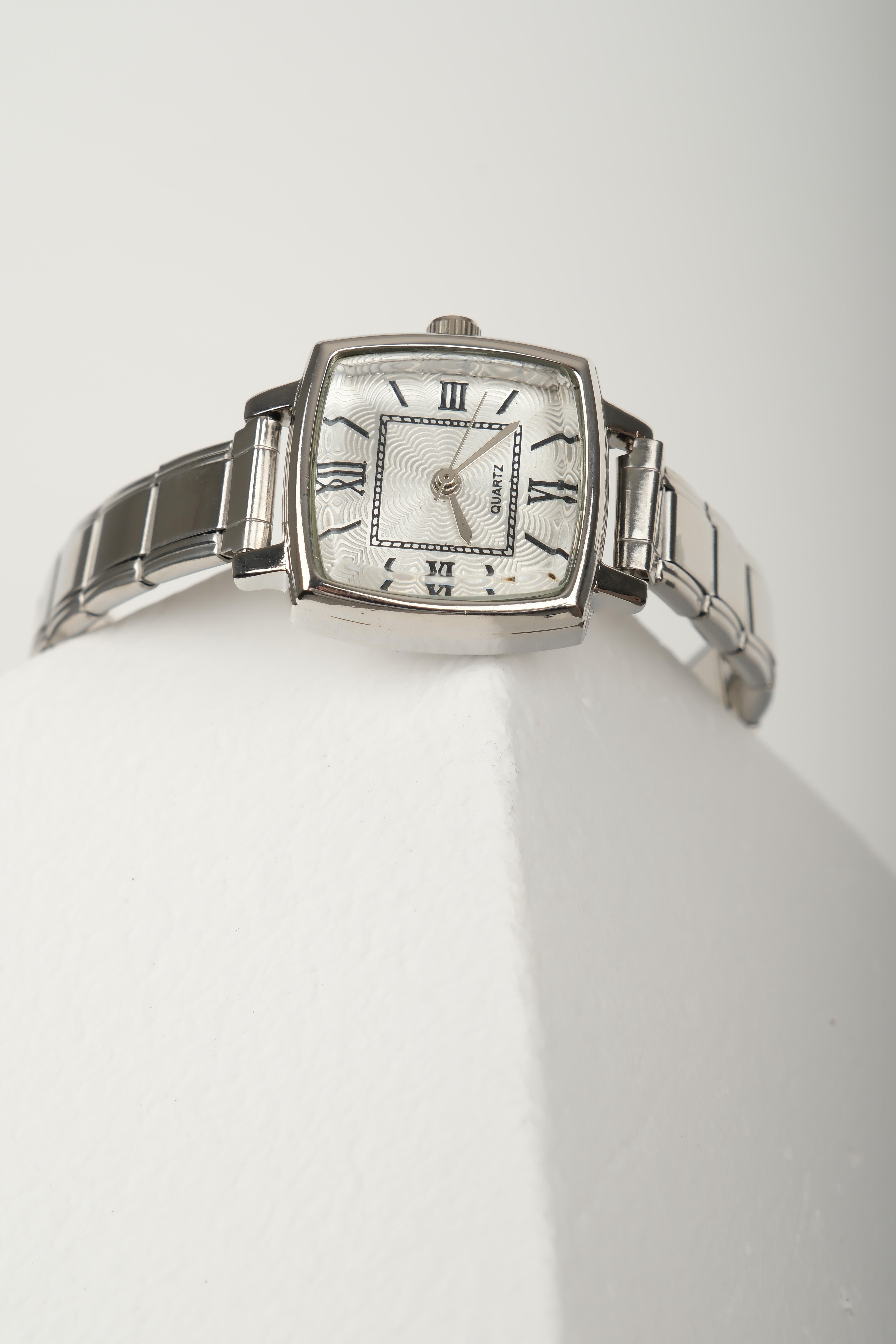 Diora Silver Beyaz Kadın Vintage Çelik Kol SaatiWatchesWATCHOFROYALDioraDiora Silver Beyaz Kadın Vintage Çelik Kol Saati