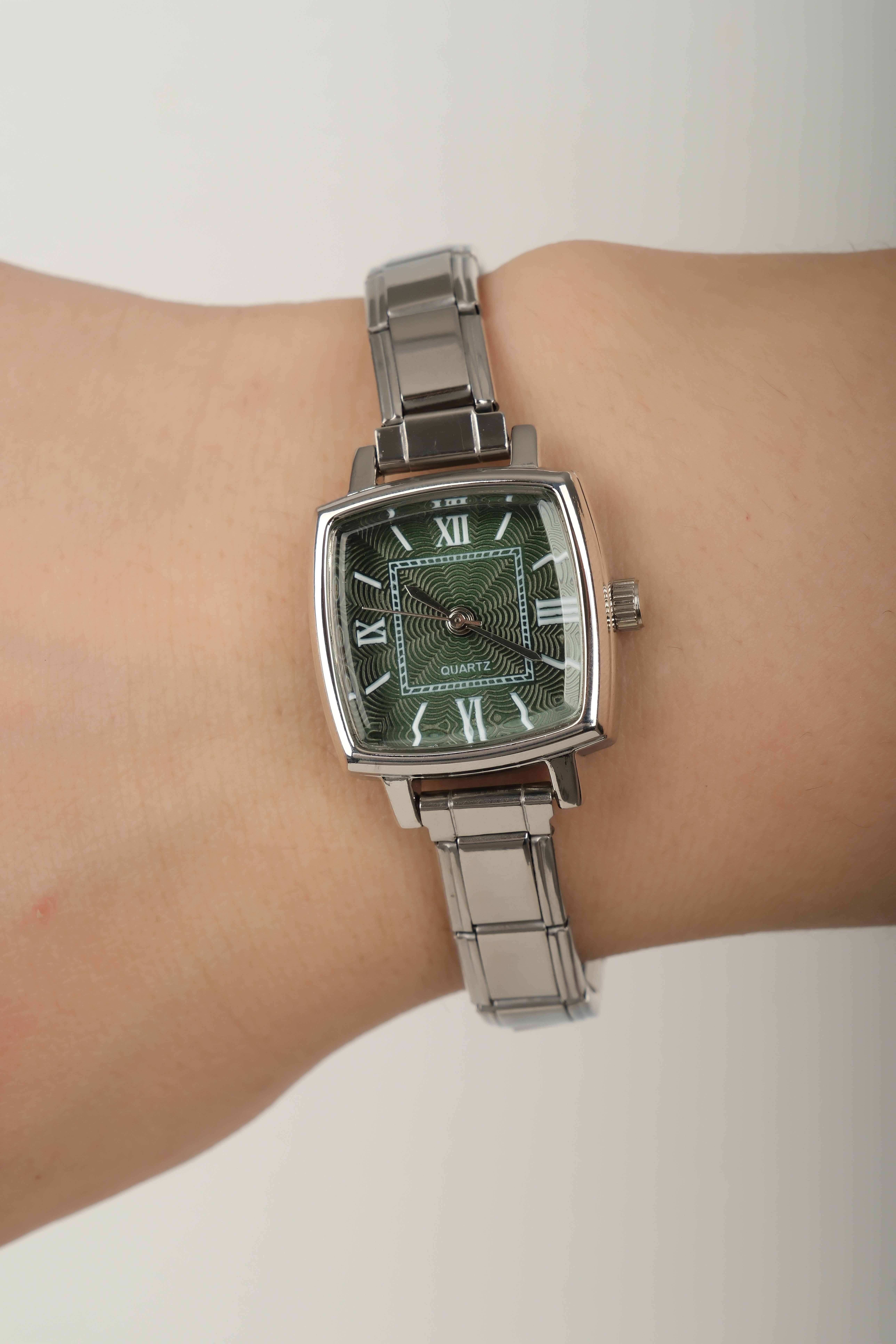 Diora Silver Yeşil Kadın Vintage Çelik Kol SaatiWatchesWATCHOFROYALDioraDiora Silver Yeşil Kadın Vintage Çelik Kol Saati