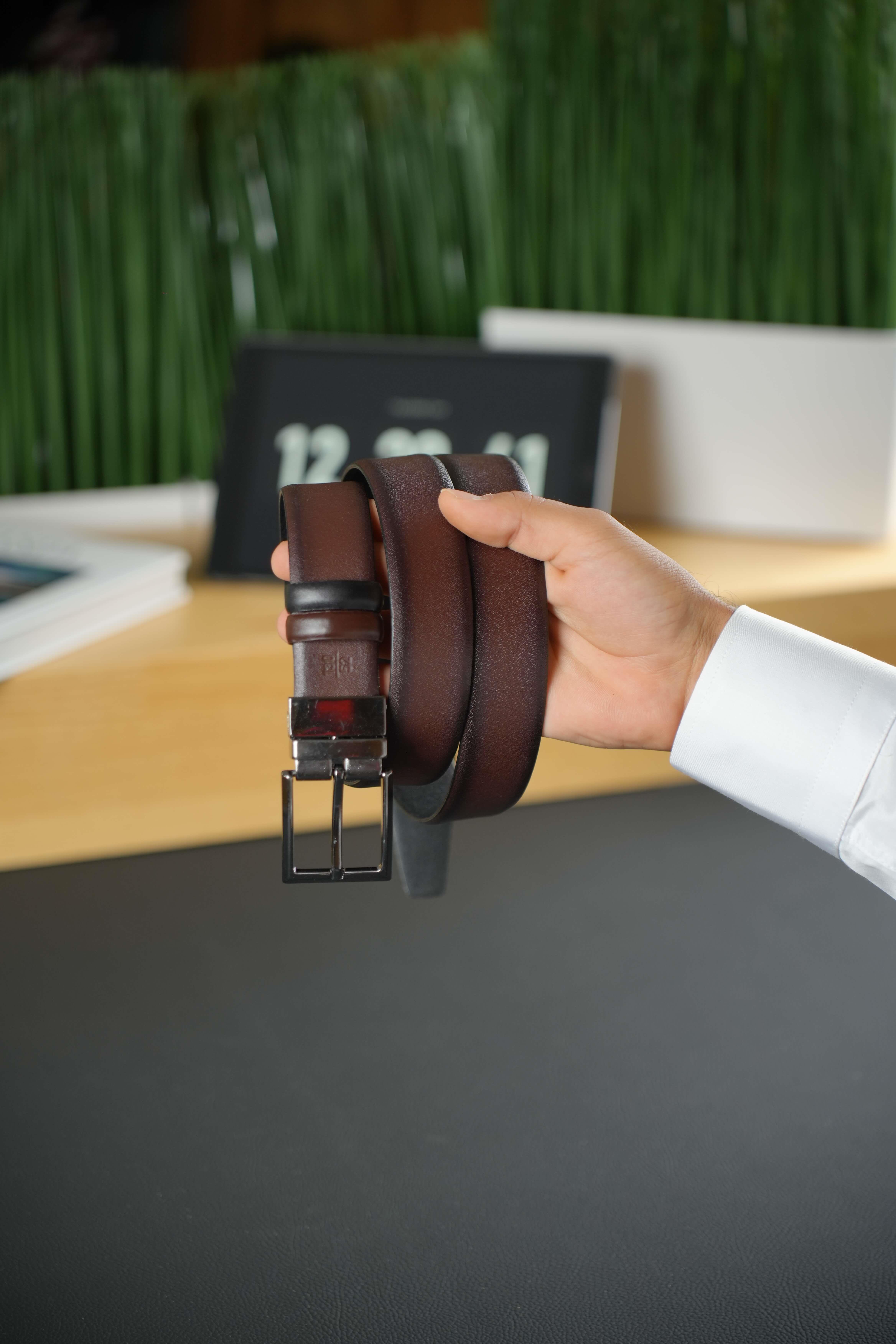 HAKİKİ DER ÇİFT TARAFLI KOYU KAHVERENGİ-SİYAH KEMER KemerWATCHOFROYALKEMERHAKİKİ DER ÇİFT TARAFLI KOYU KAHVERENGİ-SİYAH KEMER 