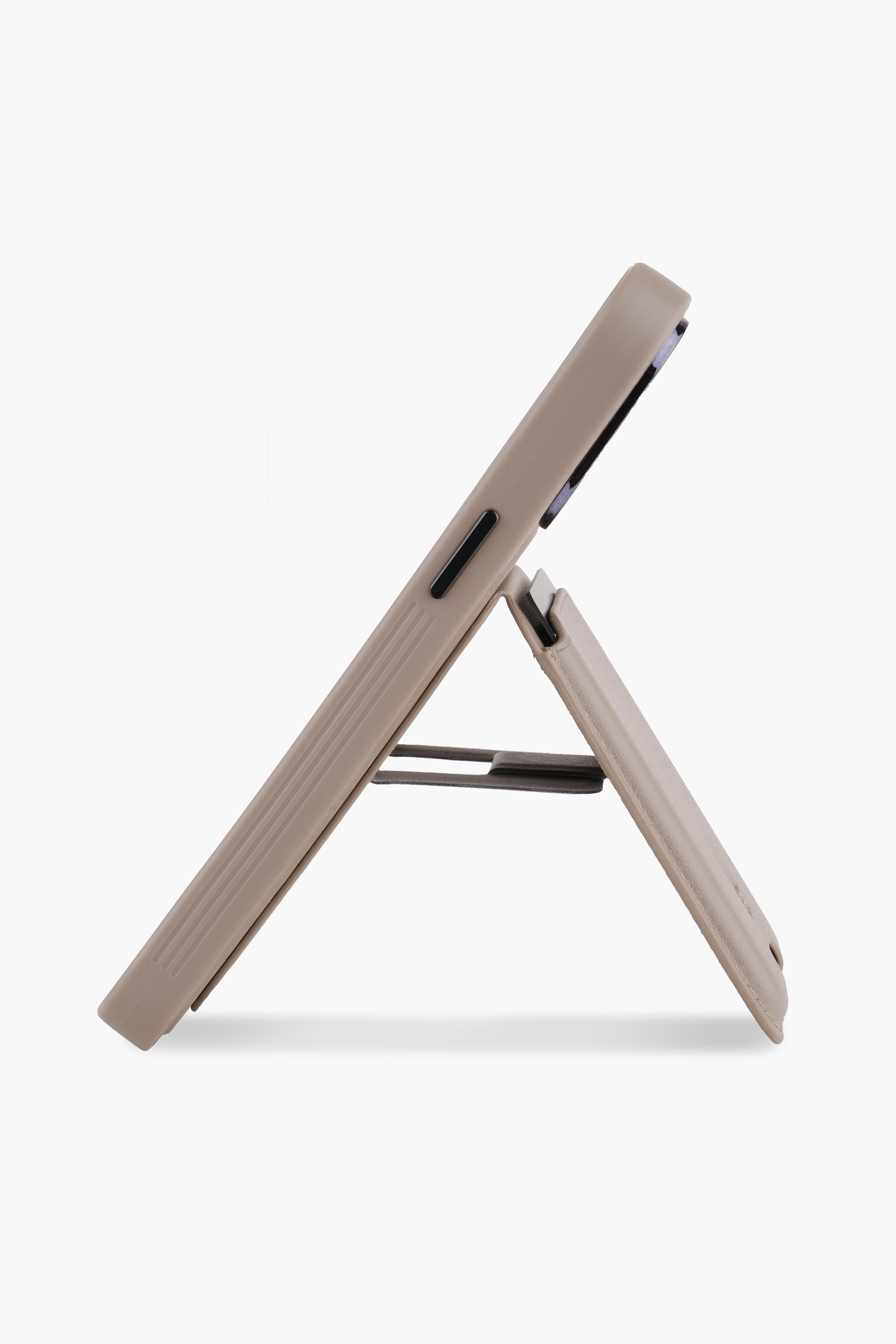 STANDLI IPHONE 15 PRO KREM DERİ TELEFON KILIFIKılıfWATCHOFROYALİPHONE15PROSTANDLI IPHONE 15 PRO KREM DERİ TELEFON KILIFI