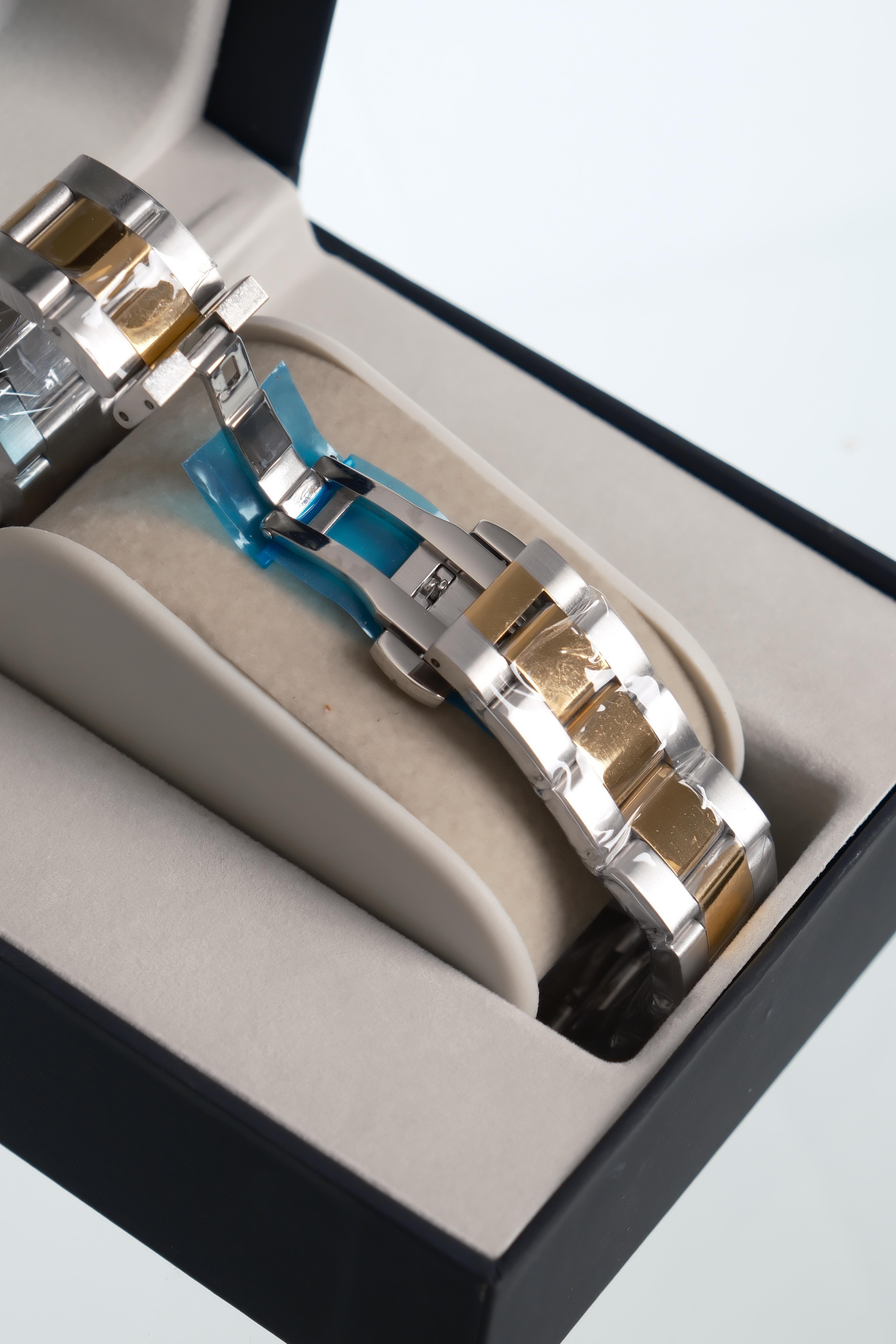 Aqualis Silver Gold Çelik Kol SaatiWatchesWATCHOFROYALAqualisAqualis Silver Gold Çelik Kol Saati