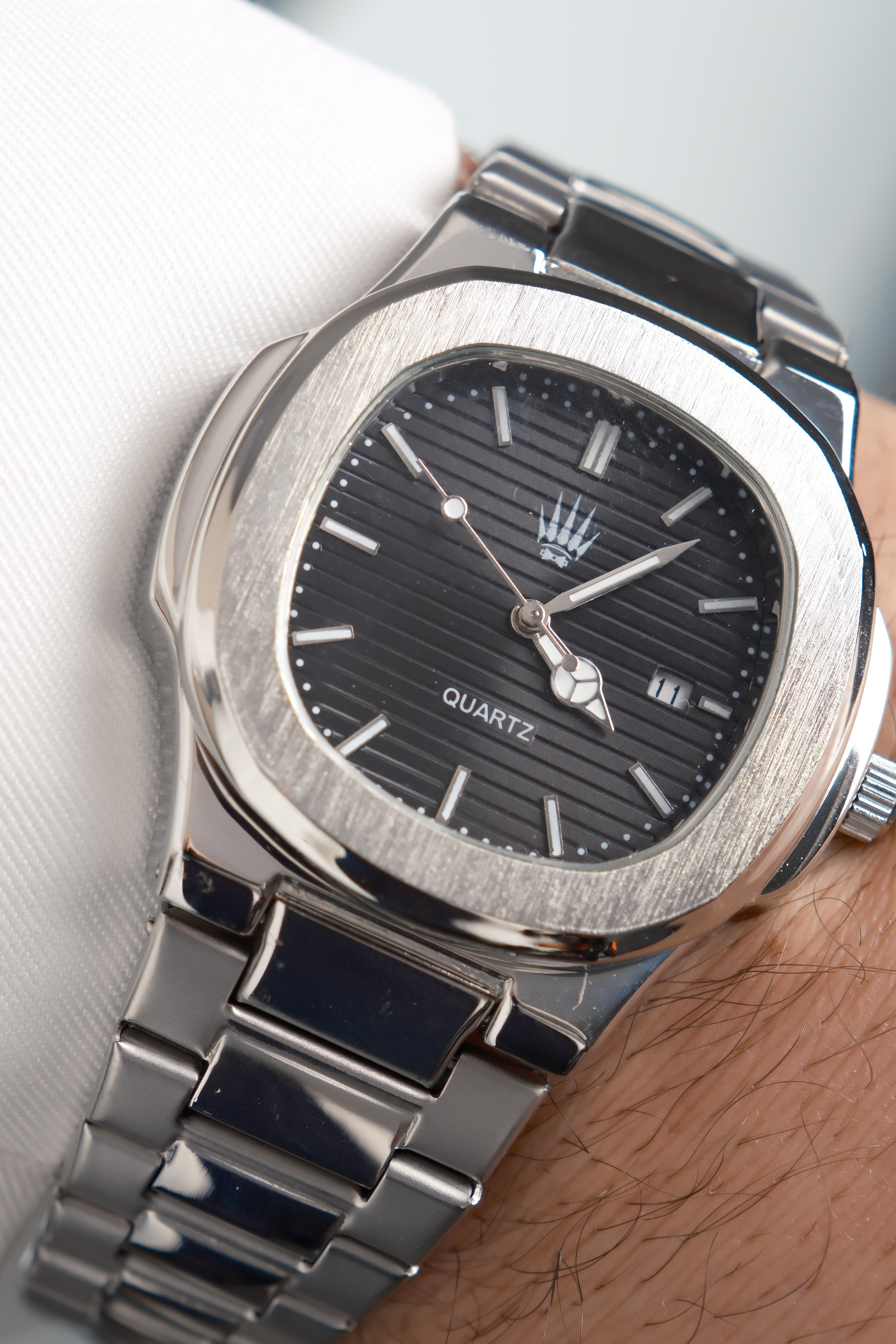 Nautilus Silver Black Kol SaatiWatchesWATCHOFROYALNautilusNautilus Silver Black Kol Saati