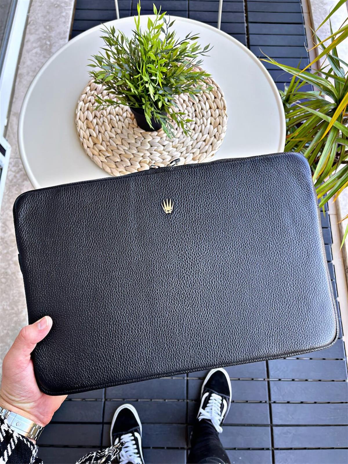 BOUCHES FLOTER BLACK HAKİKİ DERİ CLUTCH EL ÇANTASILAPTOP EVRAK ÇANTASIWATCHOFROYALBOUCHESFLOTERBLACKBOUCHES FLOTER BLACK HAKİKİ DERİ CLUTCH EL ÇANTASI