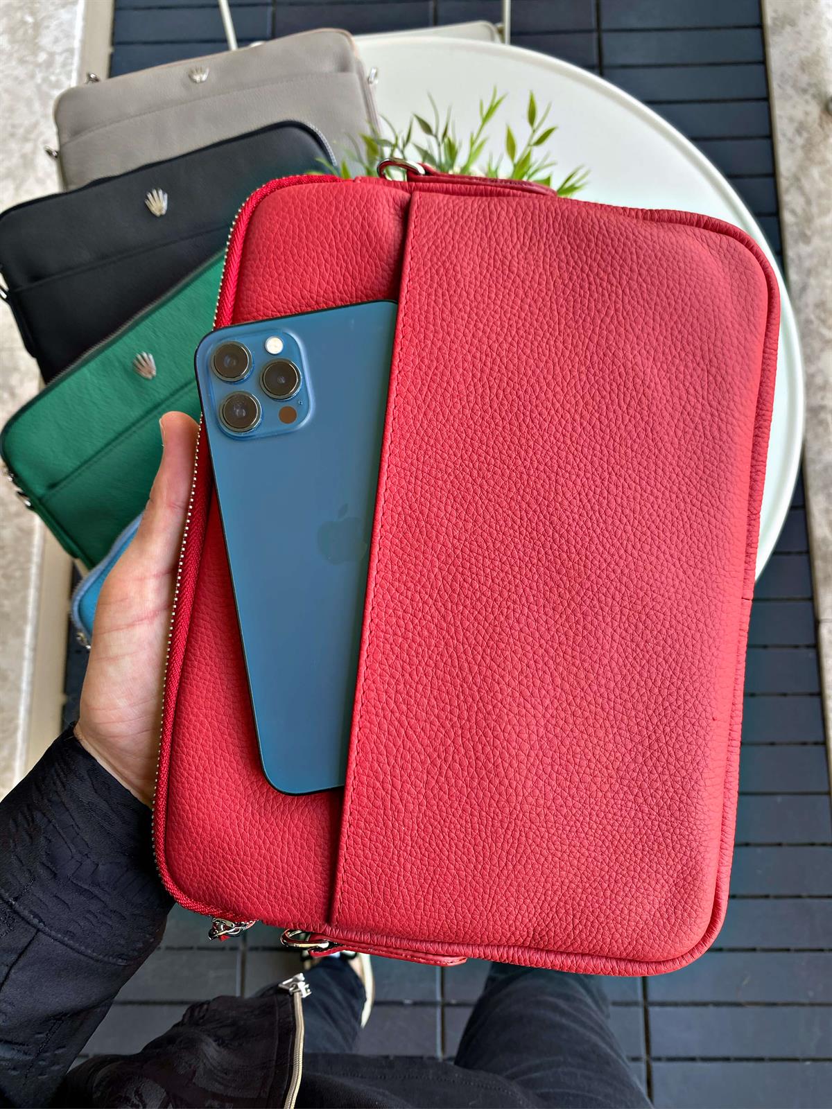  HAKİKİ DERİ ERKEK&KADIN KIRMIZI LAPTOP&EVRAK ÇANTASI,KAĞIT PARA BÖLMELİ,12 ADET KART ALANI,GÜVENLİ SAKLAMA İÇİN ÇELİK FERMUARLI KİLİT SİSTEMLİ ORGANİZATÖR SEYAHAT VE İŞ ÇANTASILAPTOP&EVRAK ÇANTASI KONSEPTWATCHOFROYALMAESTRIAW HAKİKİ DERİ ERKEK&KADIN KIRMIZI LAPTOP&EVRAK ÇANTASI,KAĞIT PARA BÖLMELİ,12 ADET KART ALANI,GÜVENLİ SAKLAMA İÇİN ÇELİK FERMUARLI KİLİT SİSTEMLİ ORGANİZATÖR SEYAHAT VE İŞ ÇANTASI