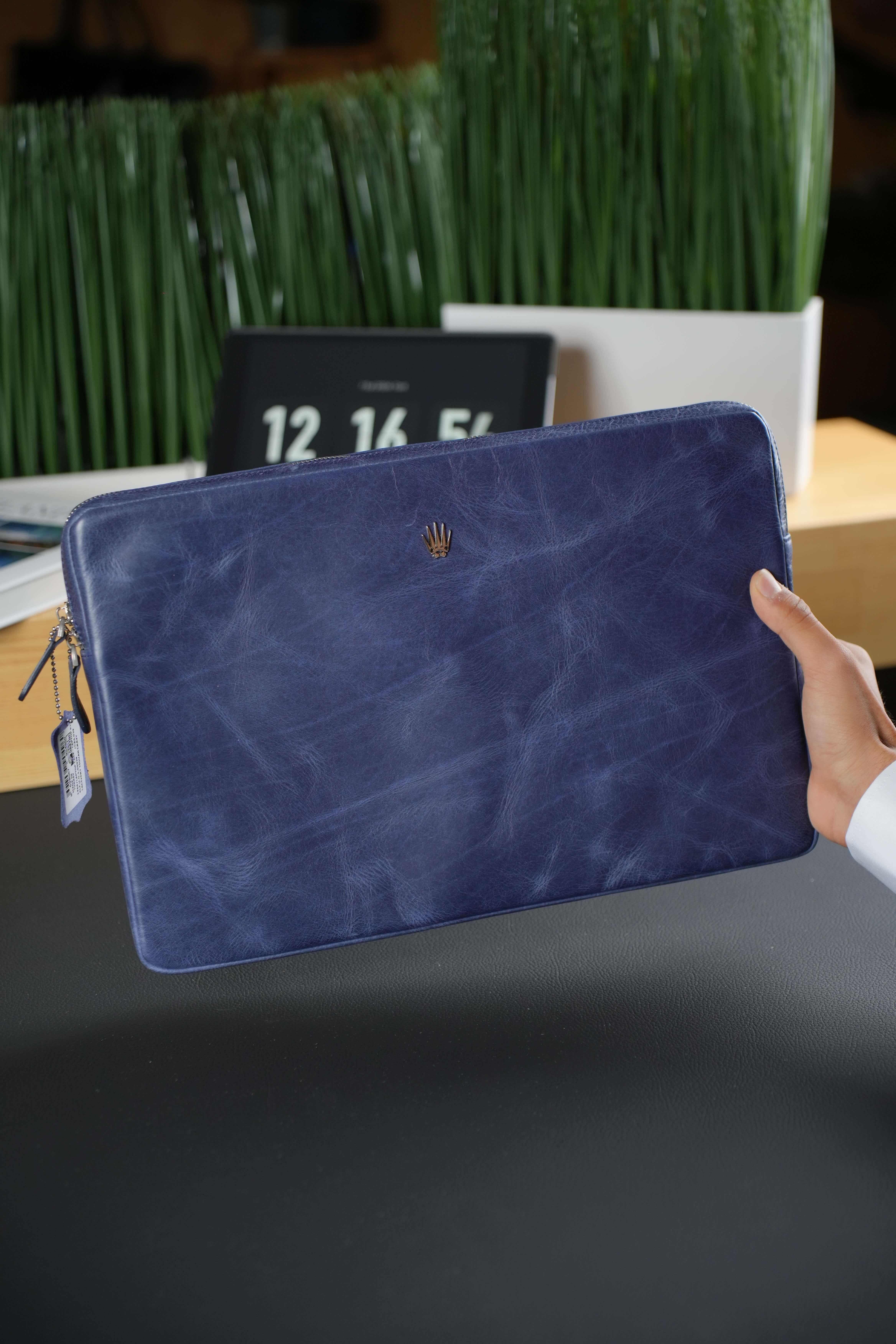 Premium Hakiki Deri Lacivert El Çantası Fermuarlı Notebook Organizatör BouchesBusinness BagWATCHOFROYALBOUCHESPremium Hakiki Deri Lacivert El Çantası Fermuarlı Notebook Organizatör Bouches
