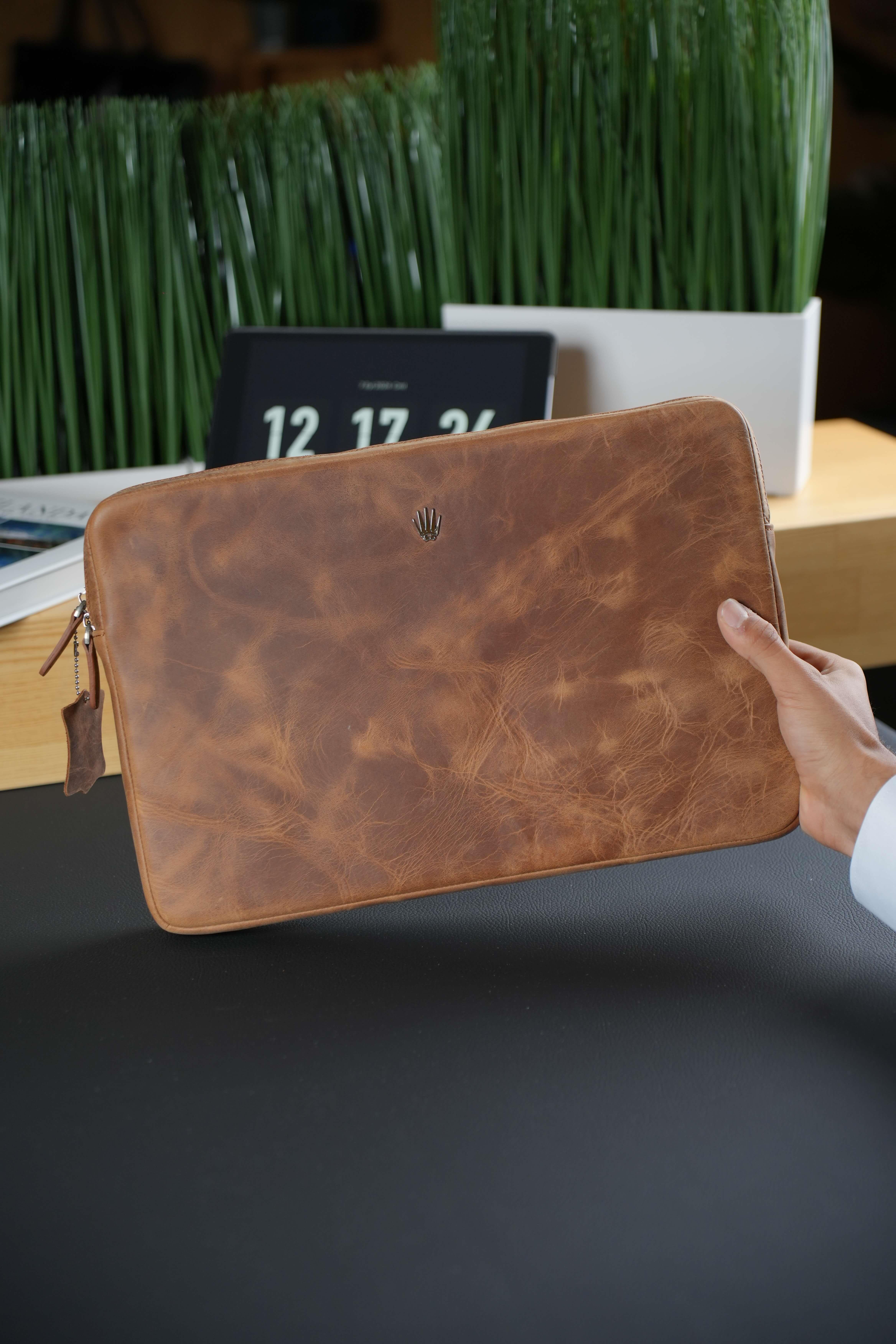 Premium Hakiki Deri Crazy Taba El Çantası Fermuarlı Portföy Notebook Organizatör BouchesLaptop&Evrak ÇantasıWATCHOFROYALBOUCHESPremium Hakiki Deri Crazy Taba El Çantası Fermuarlı Portföy Notebook Organizatör Bouches