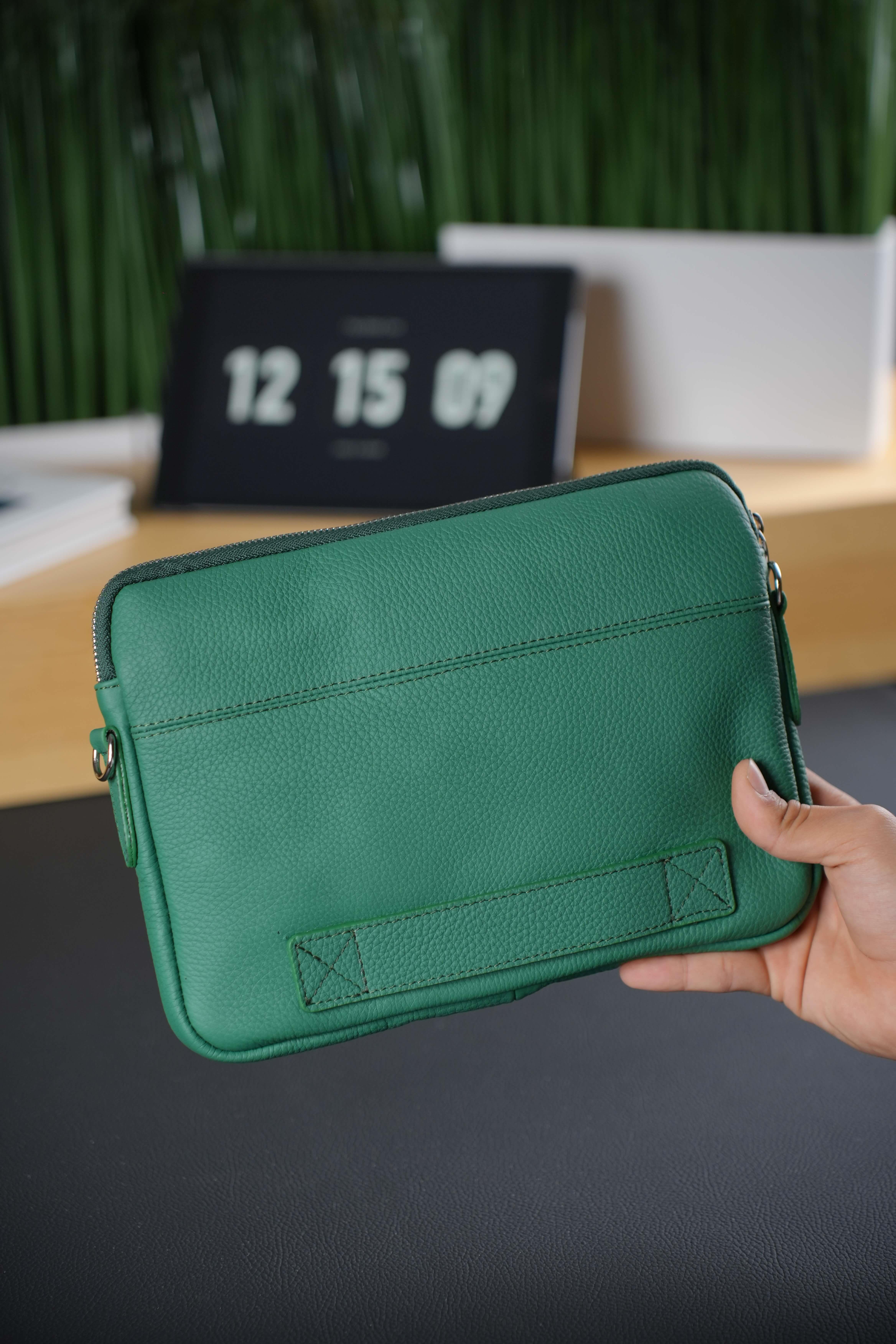 Hakiki Deri Yeşil Laptop ve Evrak Çantası Notebook Organizatör Seyahat MaestrıawLaptop&Evrak ÇantasıWATCHOFROYALMAESTRIAWHakiki Deri Yeşil Laptop ve Evrak Çantası Notebook Organizatör Seyahat Maestrıaw