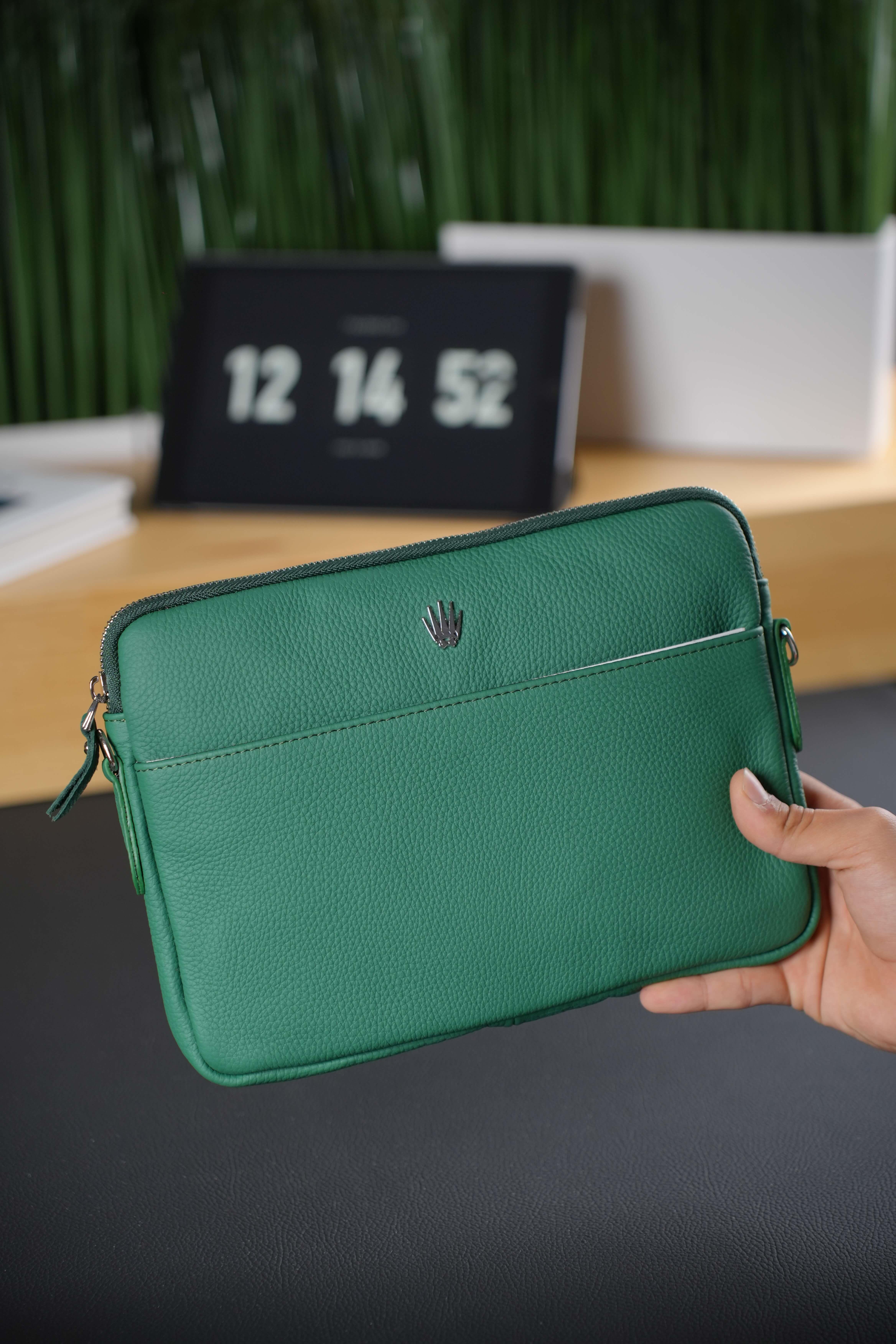 Hakiki Deri Yeşil Laptop ve Evrak Çantası Notebook Organizatör Seyahat MaestrıawLaptop&Evrak ÇantasıWATCHOFROYALMAESTRIAWHakiki Deri Yeşil Laptop ve Evrak Çantası Notebook Organizatör Seyahat Maestrıaw