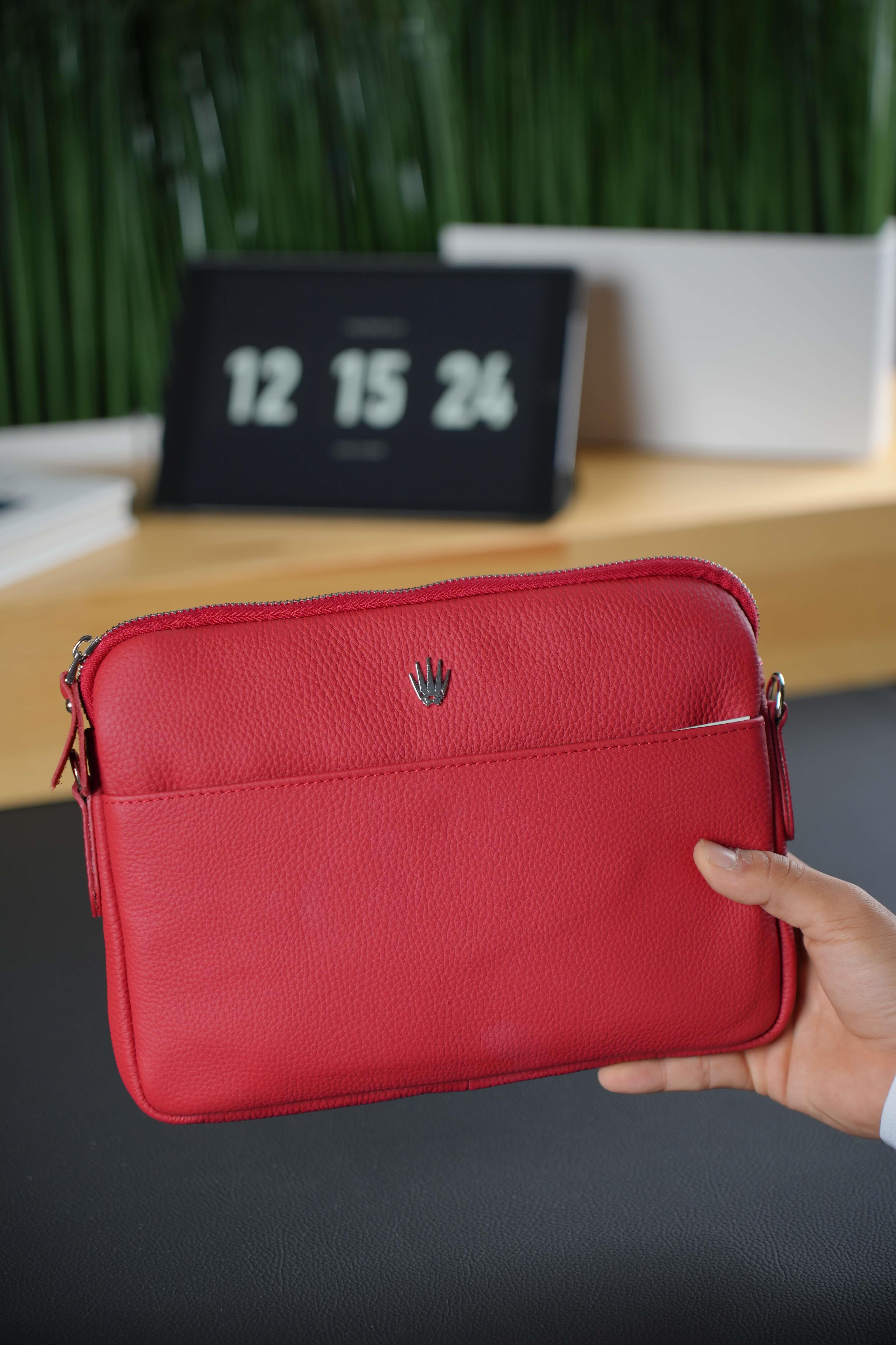 Hakiki Deri Kırmızı Laptop ve Evrak Çantası Notebook Organizatör Seyahat MaestrıawLaptop&Evrak ÇantasıWATCHOFROYALMAESTRIAWHakiki Deri Kırmızı Laptop ve Evrak Çantası Notebook Organizatör Seyahat Maestrıaw