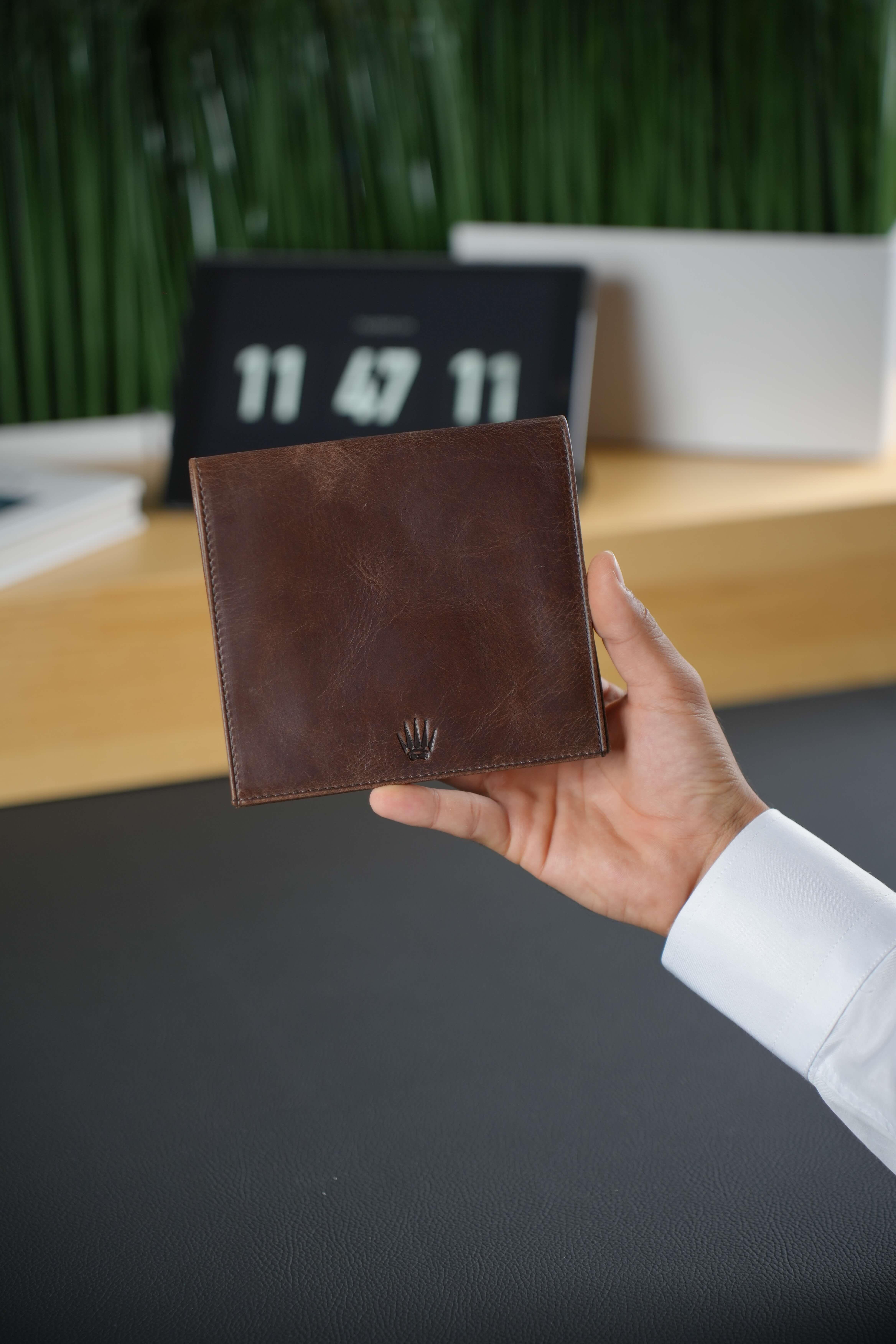 TechGear Kahverengi Hakiki Deri Organizer - Mouse, Şarj Aleti ve Kablo DüzenleyiciBusinness BagWATCHOFROYALTechGearTechGear Kahverengi Hakiki Deri Organizer - Mouse, Şarj Aleti ve Kablo Düzenleyici