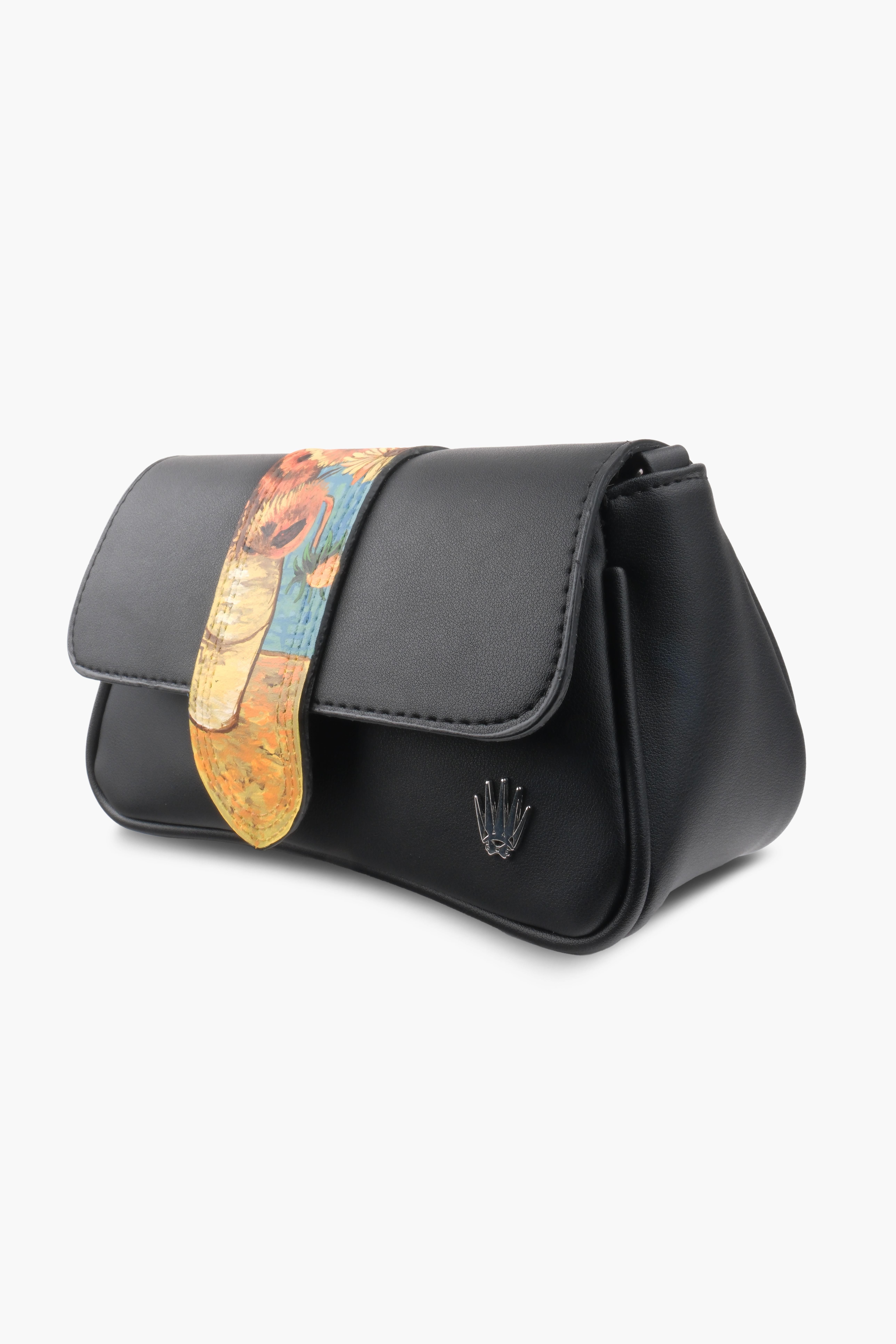 Kadın Onbeş Ay Çiçekli Vazo Siyah Askılı Deri Ve Omuz Çantası JulietteOmuz ÇantasıWATCHOFROYALJULIETTEKadın Onbeş Ay Çiçekli Vazo Siyah Askılı Deri Ve Omuz Çantası Juliette