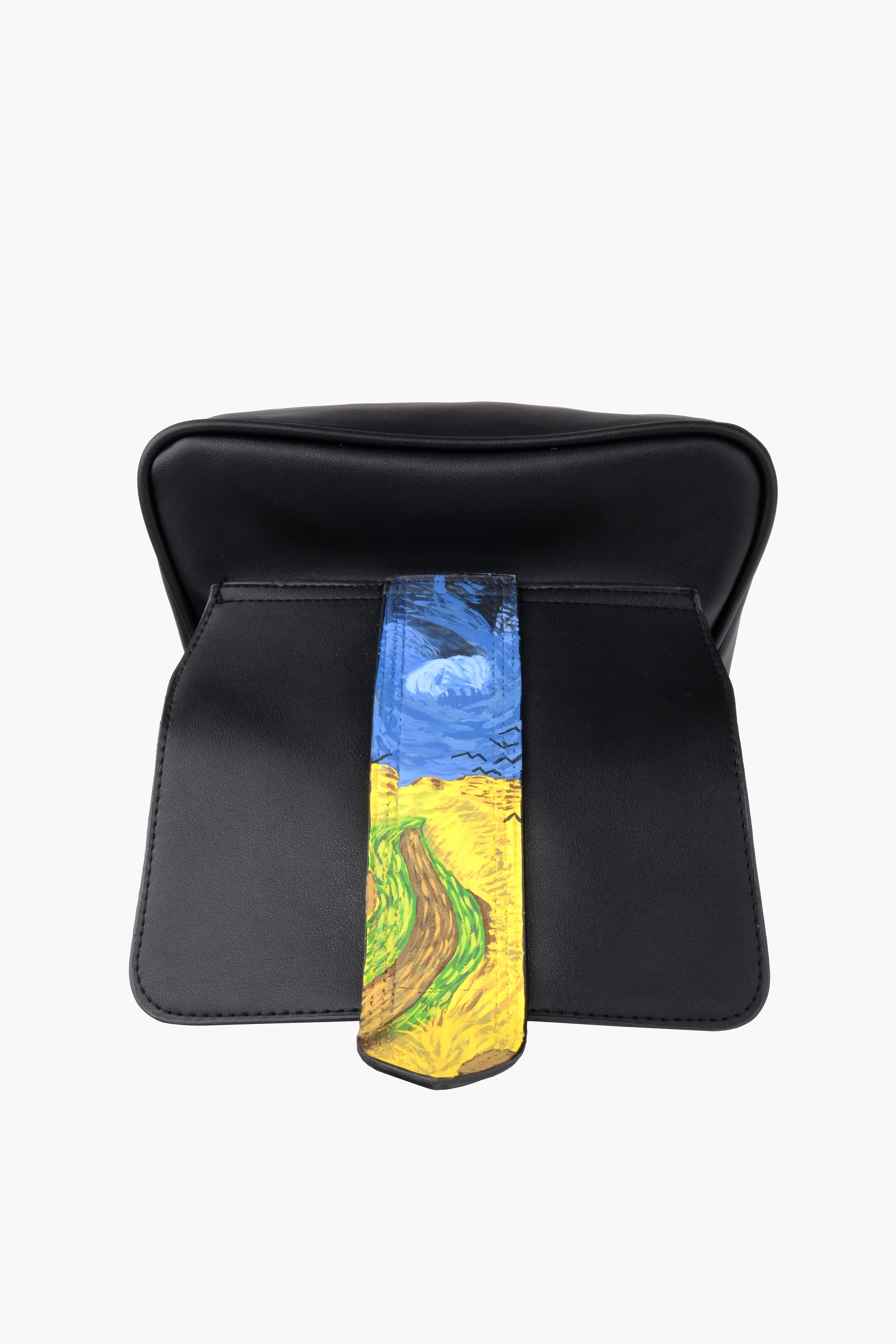 Kadın Buğday Tarlası Ve Kargalar  Siyah Askılı Deri Ve Omuz Çantası JulietteOmuz ÇantasıWATCHOFROYALJULIETTEKadın Buğday Tarlası Ve Kargalar  Siyah Askılı Deri Ve Omuz Çantası Juliette