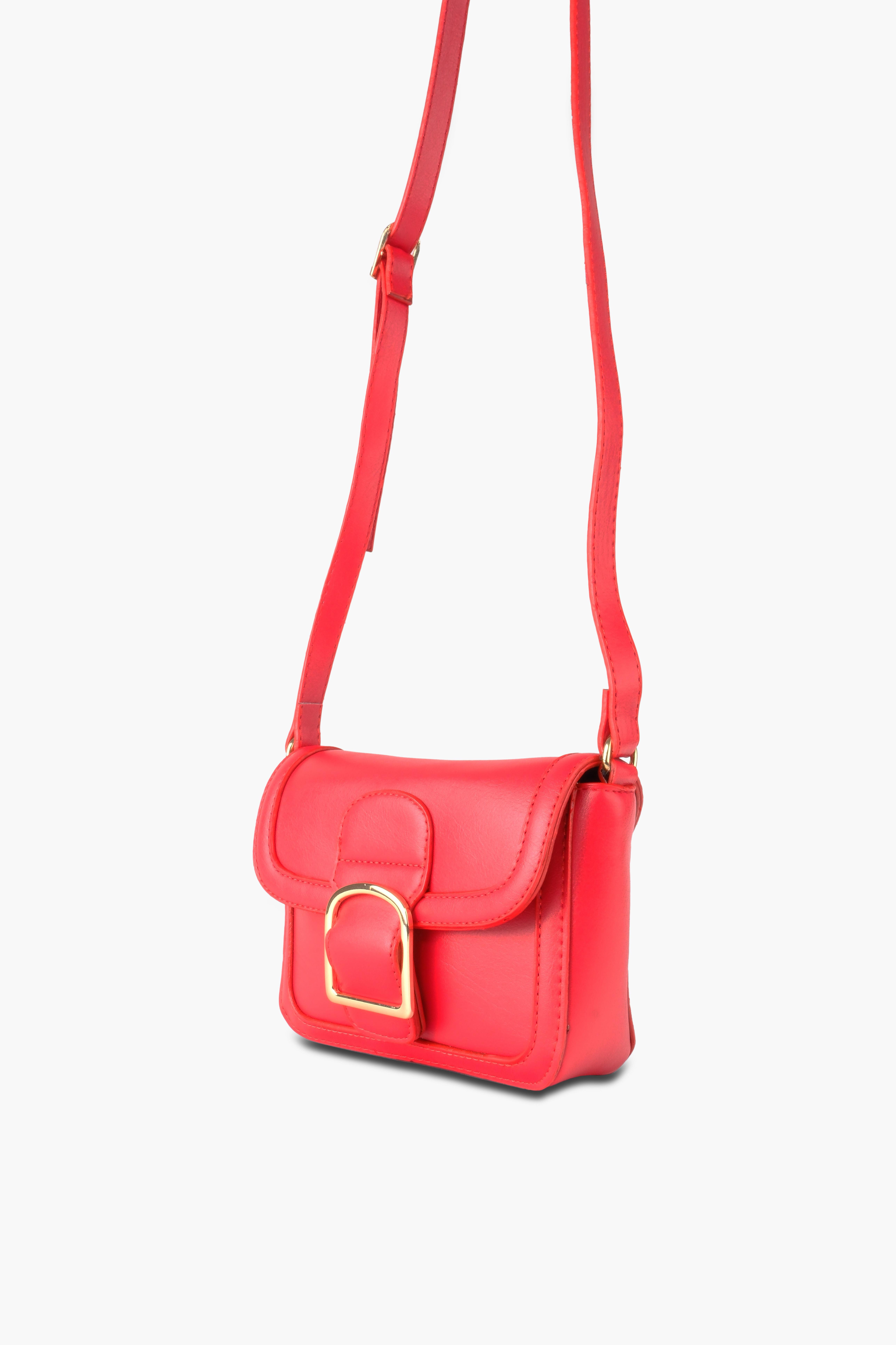 Kadın Çantası Kırmızı Gold Tokalı Çapraz Askılı Çanta laideOmuz ÇantasıWATCHOFROYALLAIDEKadın Çantası Kırmızı Gold Tokalı Çapraz Askılı Çanta laide