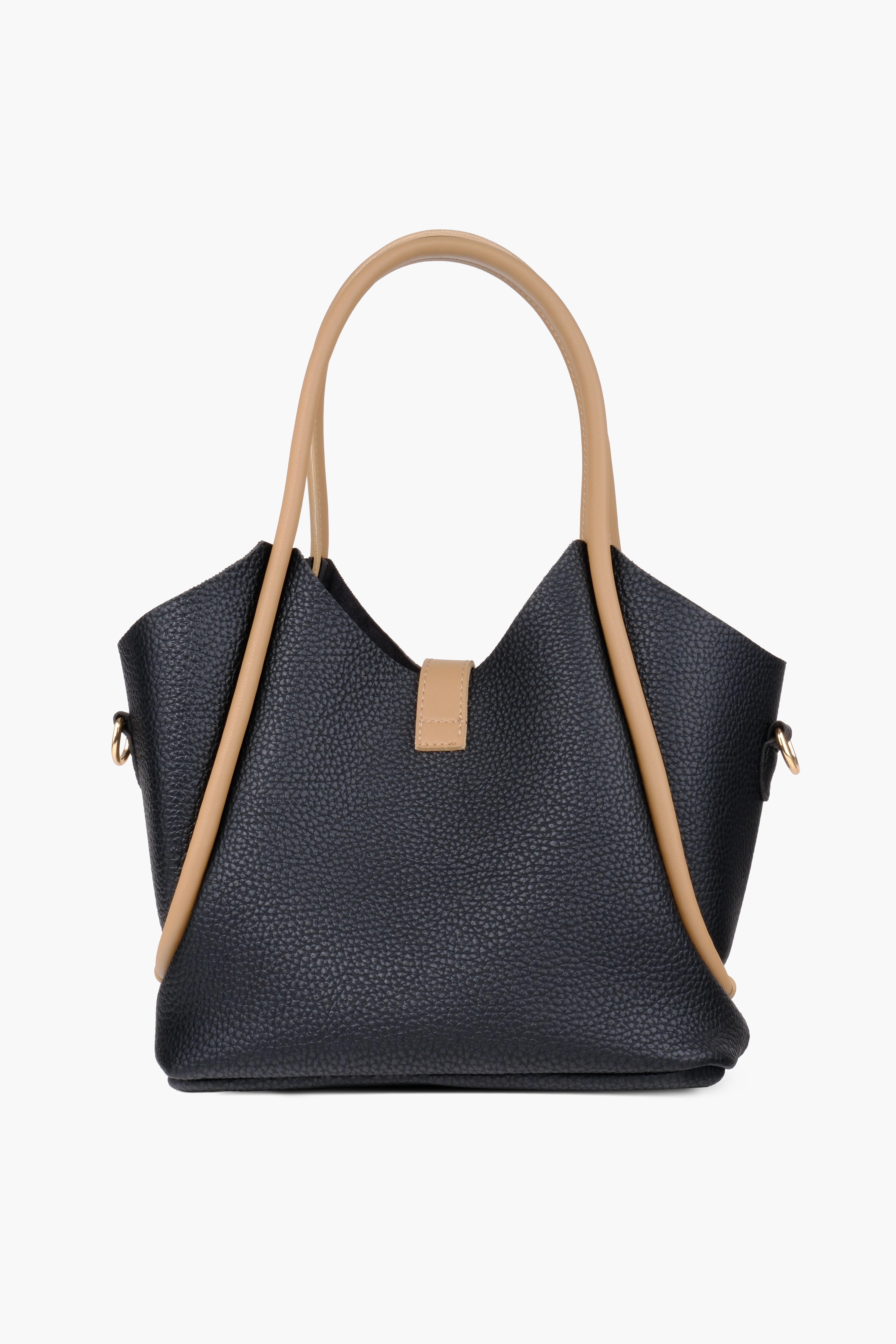 Siyah Yavrulu Deri Omuz Çantası SARAOmuz ÇantasıWATCHOFROYALSARASiyah Yavrulu Deri Omuz Çantası SARA