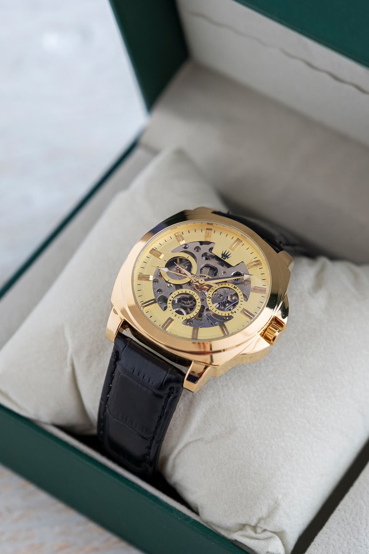 LUMINOR GOLD AUTOMATIC WATCHWATCHESWATCHOFROYALLMNRGOLDLUMINOR GOLD AUTOMATIC WATCH