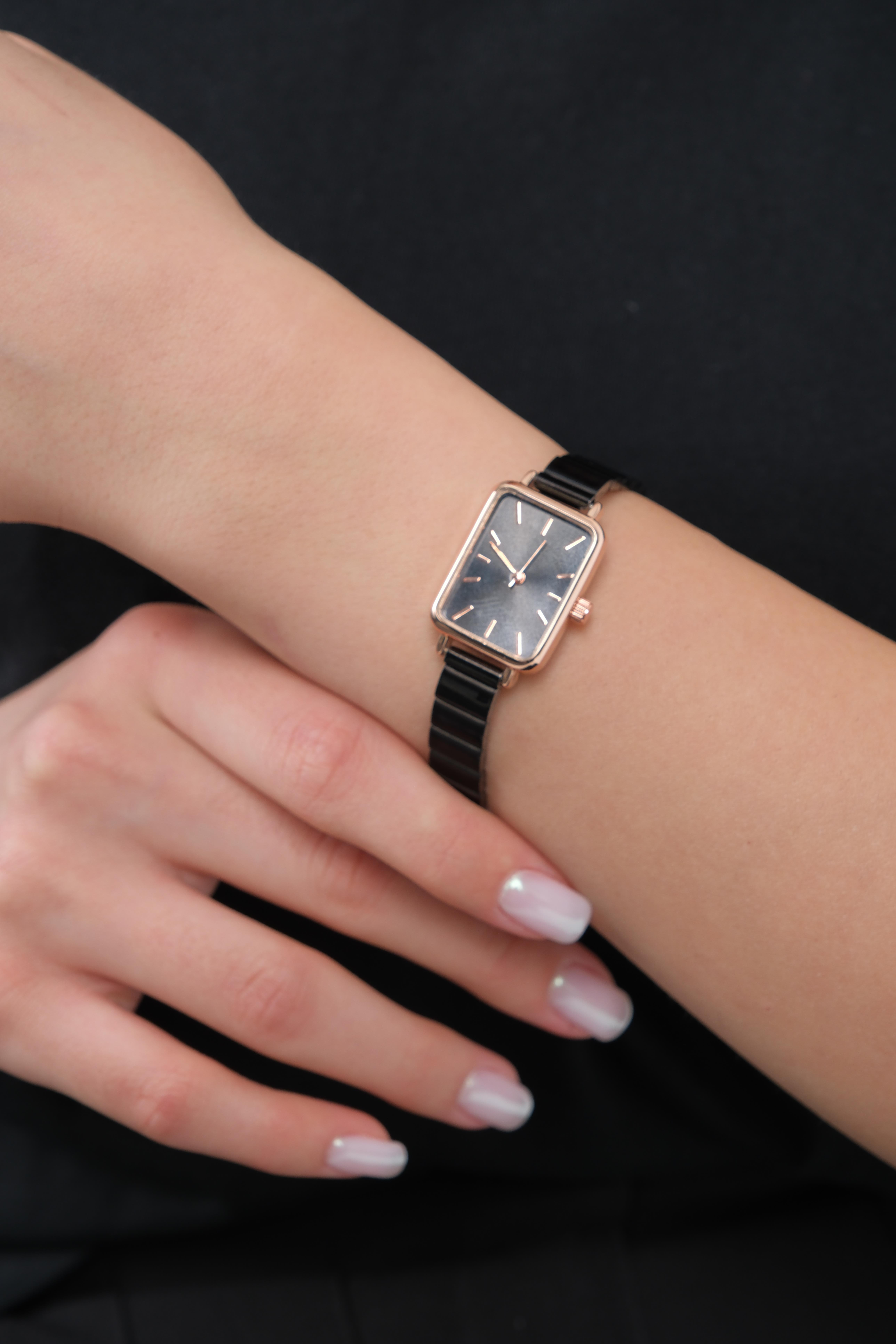 VİNTAGE SİYAH ROSE KADIN KOL SAATİSaatWATCHOFROYALVİNTAGEKADINSAATVİNTAGE SİYAH ROSE KADIN KOL SAATİ