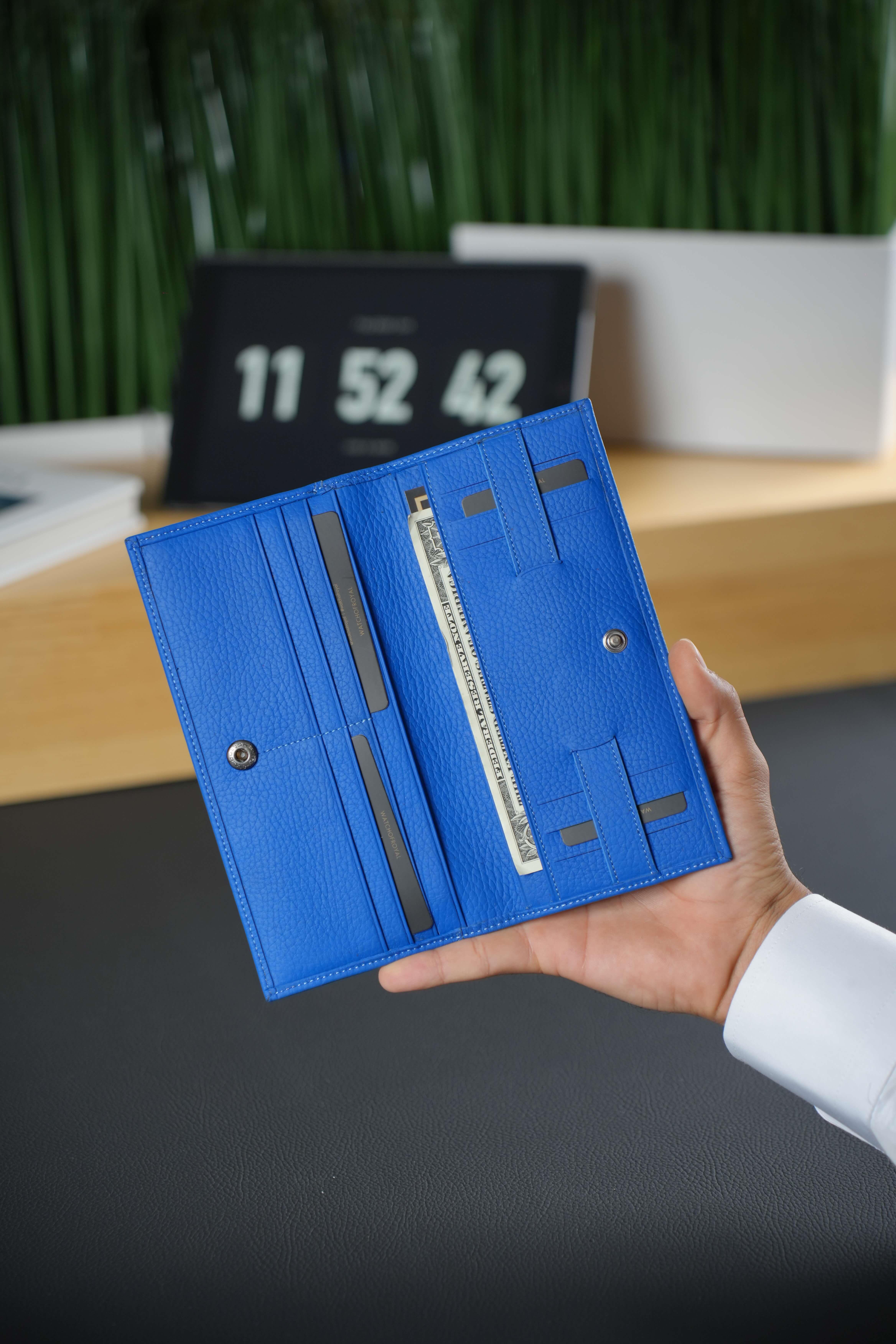 Hakiki Deri Cüzdan Mavi Telefon Cüzdanı 13 Kart Bölmeli Çıkarılabilir Kartlık ve Portföy Çanta EmpirePhone WalletWATCHOFROYALEMPIREHakiki Deri Cüzdan Mavi Telefon Cüzdanı 13 Kart Bölmeli Çıkarılabilir Kartlık ve Portföy Çanta Empire