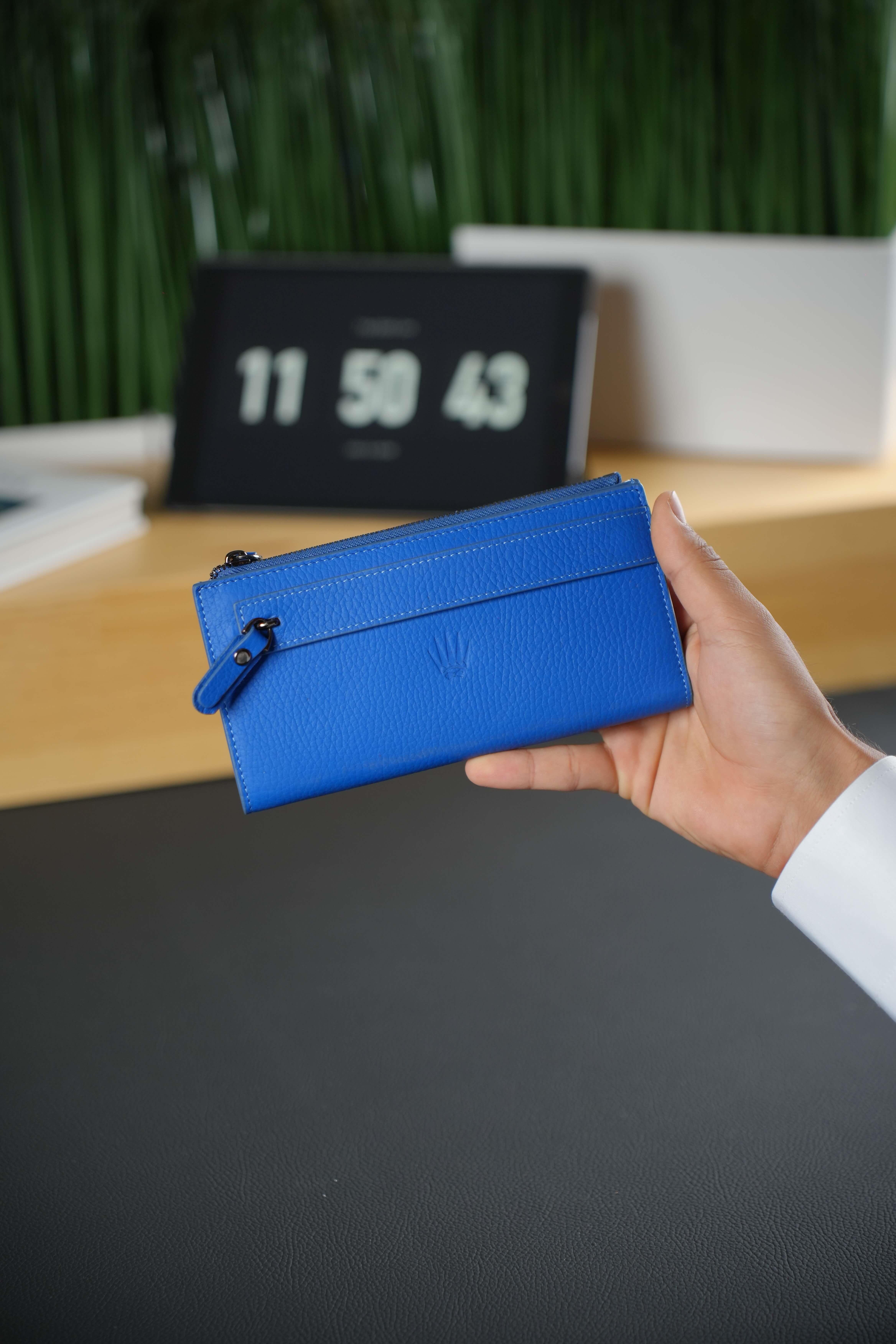 Hakiki Deri Mavi Cüzdan 10 Kart Bölmeli Kartlık ve Fermuarlı Portföy Çanta LouısTelefon Cüzdanı KonseptWATCHOFROYALLOUISHakiki Deri Mavi Cüzdan 10 Kart Bölmeli Kartlık ve Fermuarlı Portföy Çanta Louıs