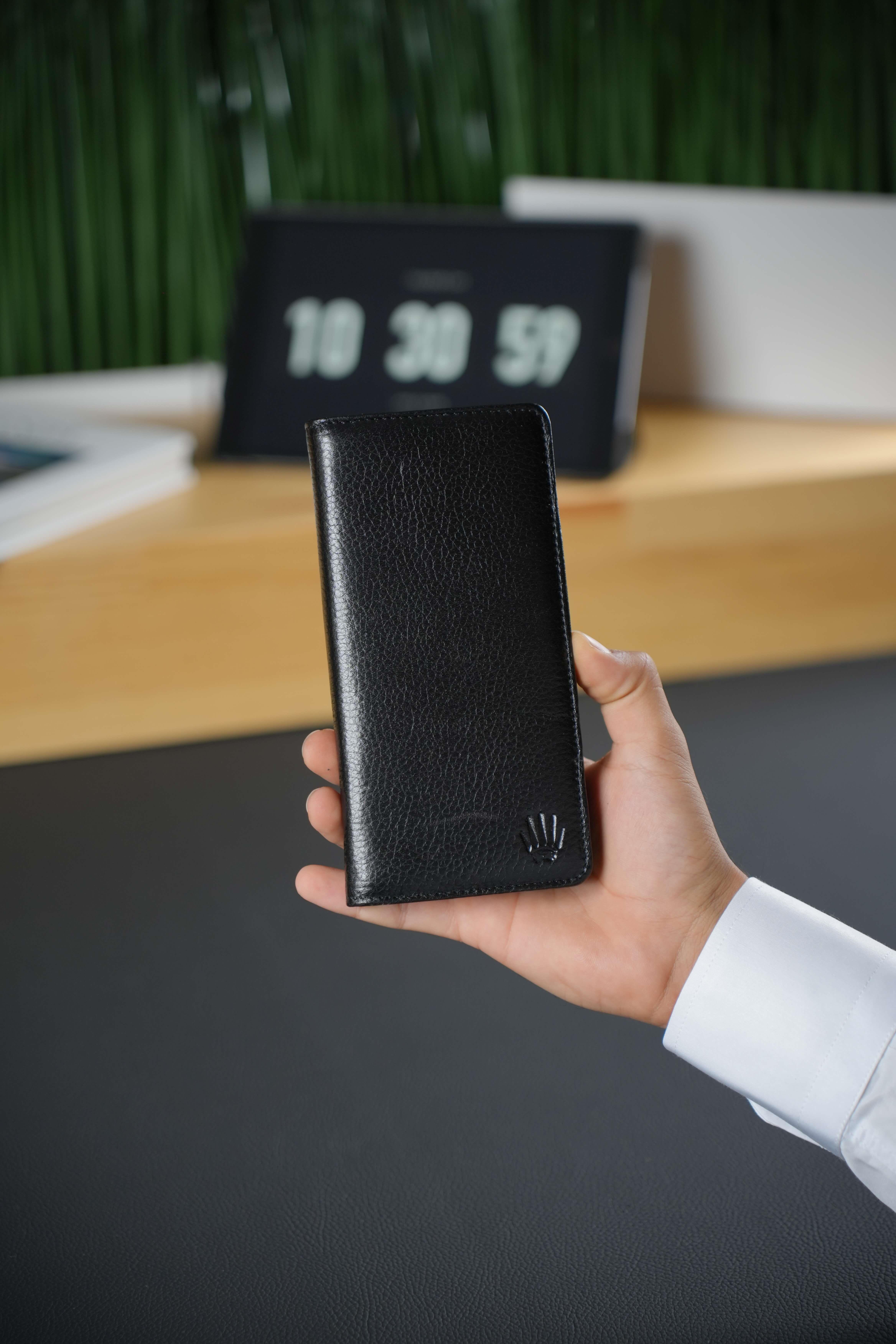 Wilson Siyah Hakiki Deri Telefon Cüzdanı Şık ve Fonksiyonel Deri CüzdanTelefon Cüzdanı KonseptWATCHOFROYALwilsonWilson Siyah Hakiki Deri Telefon Cüzdanı Şık ve Fonksiyonel Deri Cüzdan