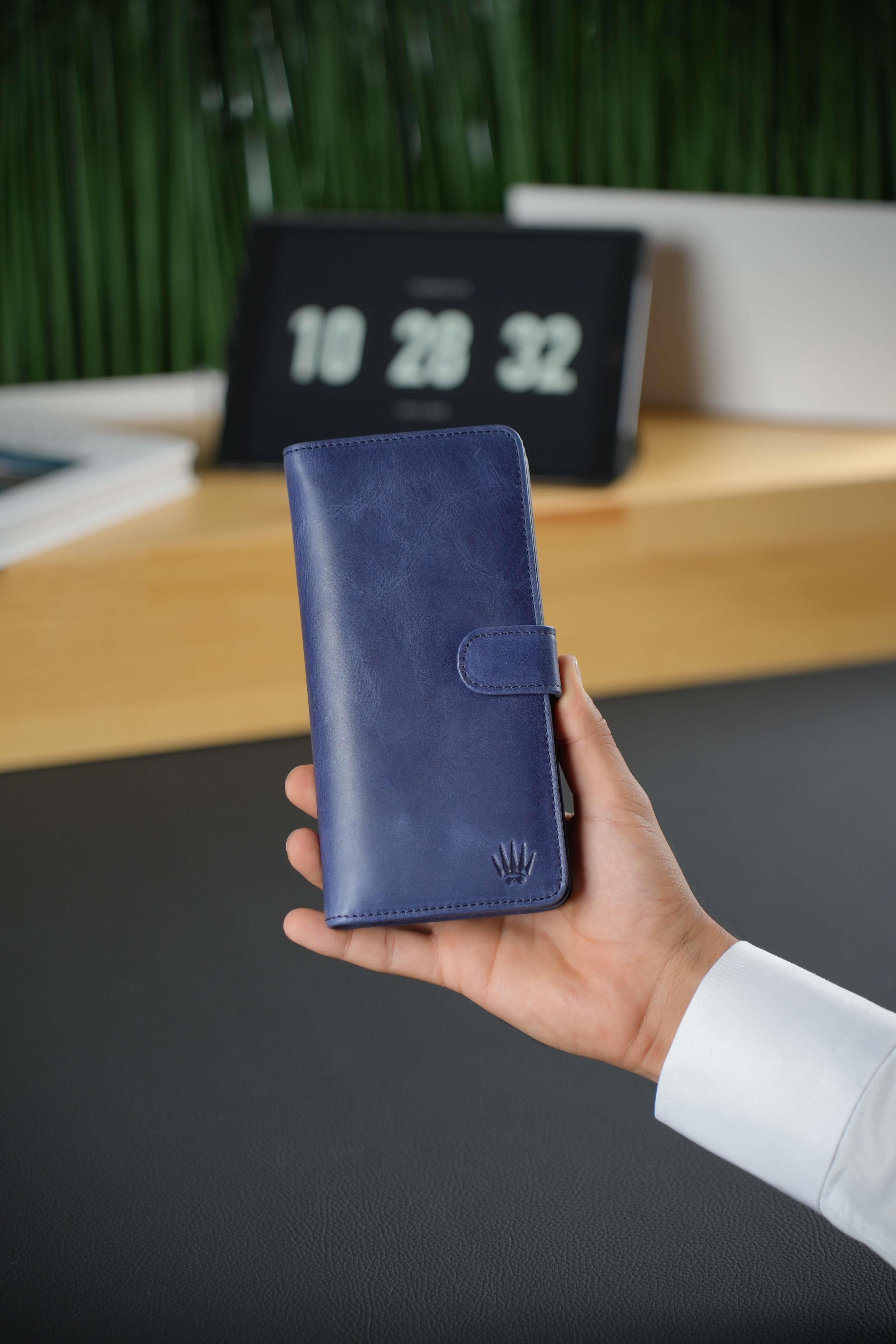 Hakiki Deri Cüzdan ve Portföy Çanta Mavi 13 Kart Bölmeli Cüzdan ve Kartlık BeltTelefon CüzdanıWATCHOFROYALBELTHakiki Deri Cüzdan ve Portföy Çanta Mavi 13 Kart Bölmeli Cüzdan ve Kartlık Belt