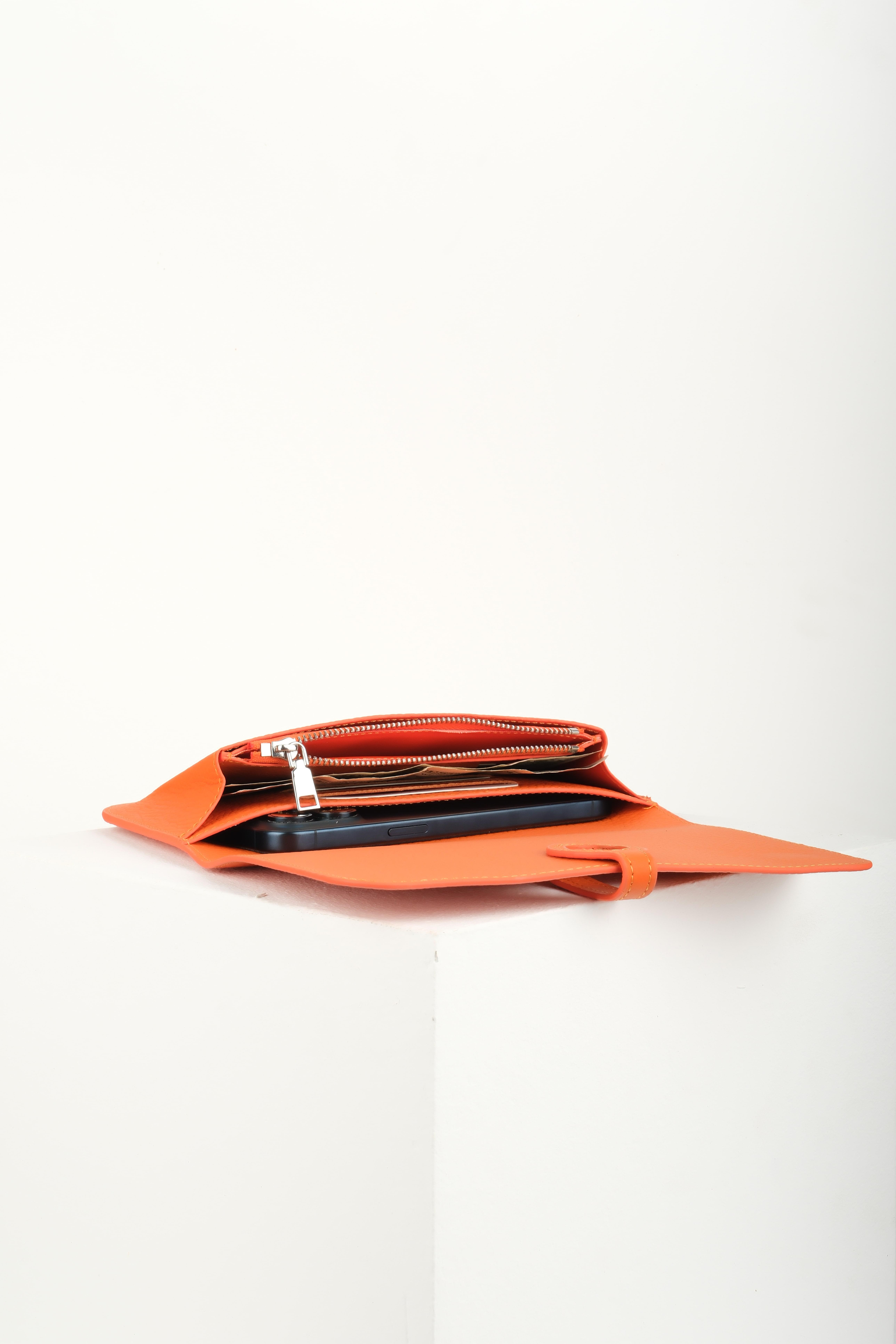 DIONİS TURUNCU HAKİKİ DERİ TELEFON CÜZDANI VE KARTLIKTelefon CüzdanıWATCHOFROYALdionisDIONİS TURUNCU HAKİKİ DERİ TELEFON CÜZDANI VE KARTLIK