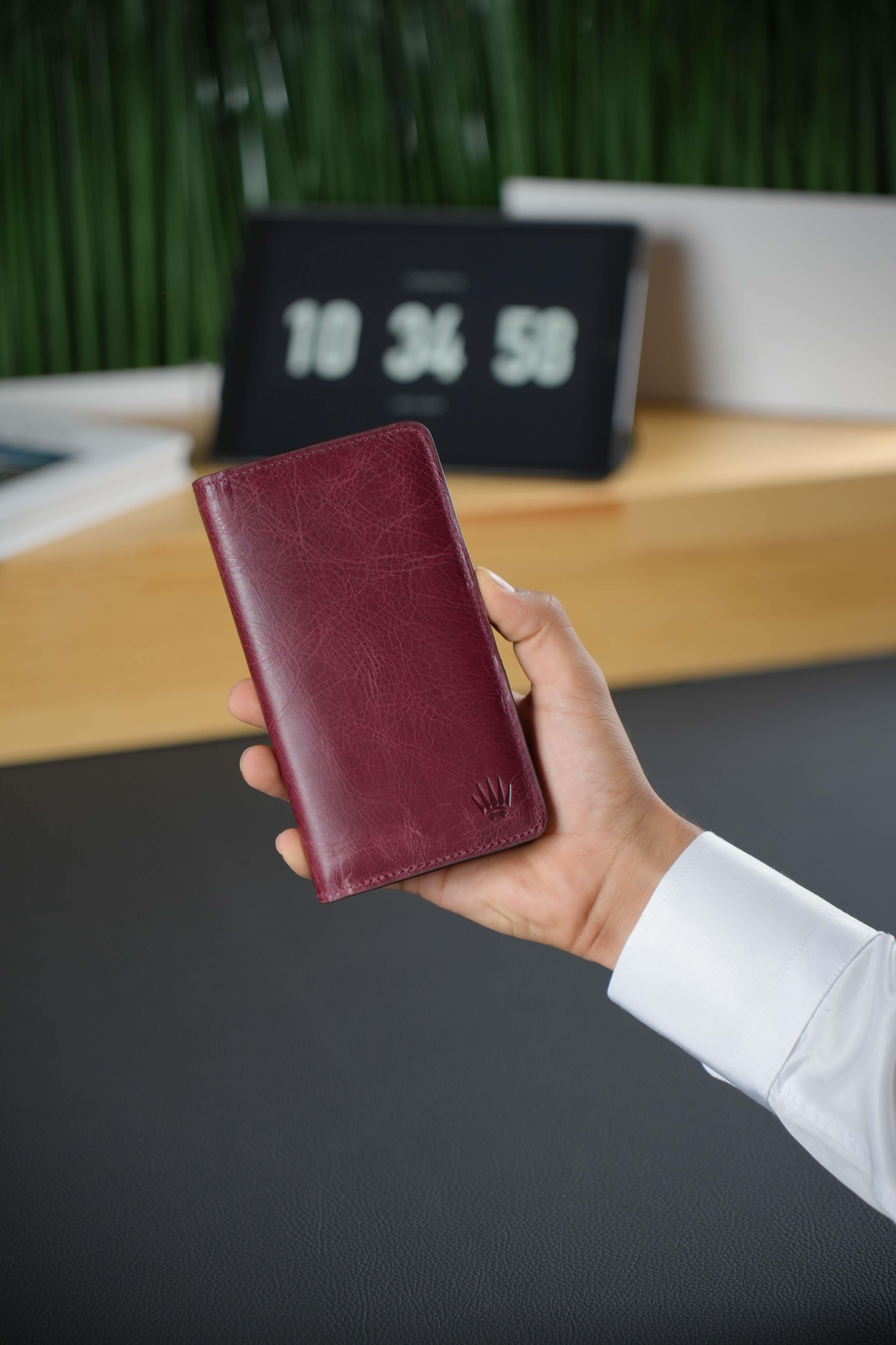 Hakiki Deri Cüzdan Tıguan Bordo Çift Bölme Telefon Cüzdanı 7 Kart Bölmesi Portföy Çanta ElegantPhone WalletWATCHOFROYALELEGANTHakiki Deri Cüzdan Tıguan Bordo Çift Bölme Telefon Cüzdanı 7 Kart Bölmesi Portföy Çanta Elegant