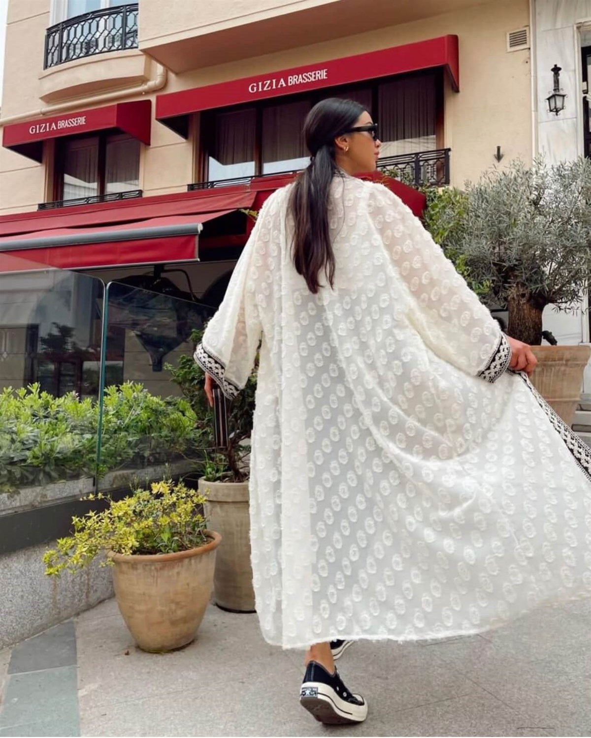 Beyaz Etek Ucu Siyah Nakış Detay Çiçek Motifli Kimono Ceket