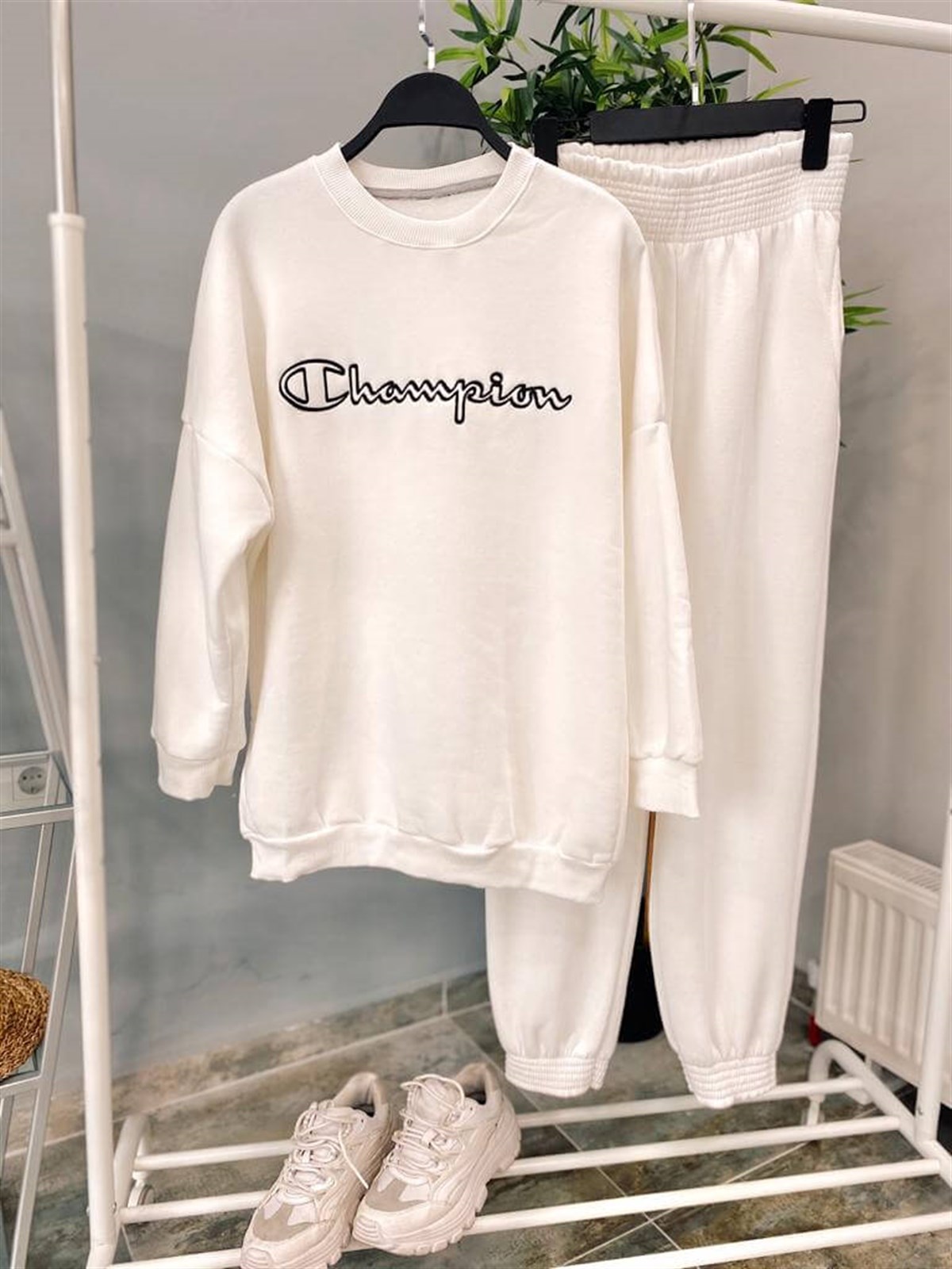 Beyaz Yazılı Sweatshirt