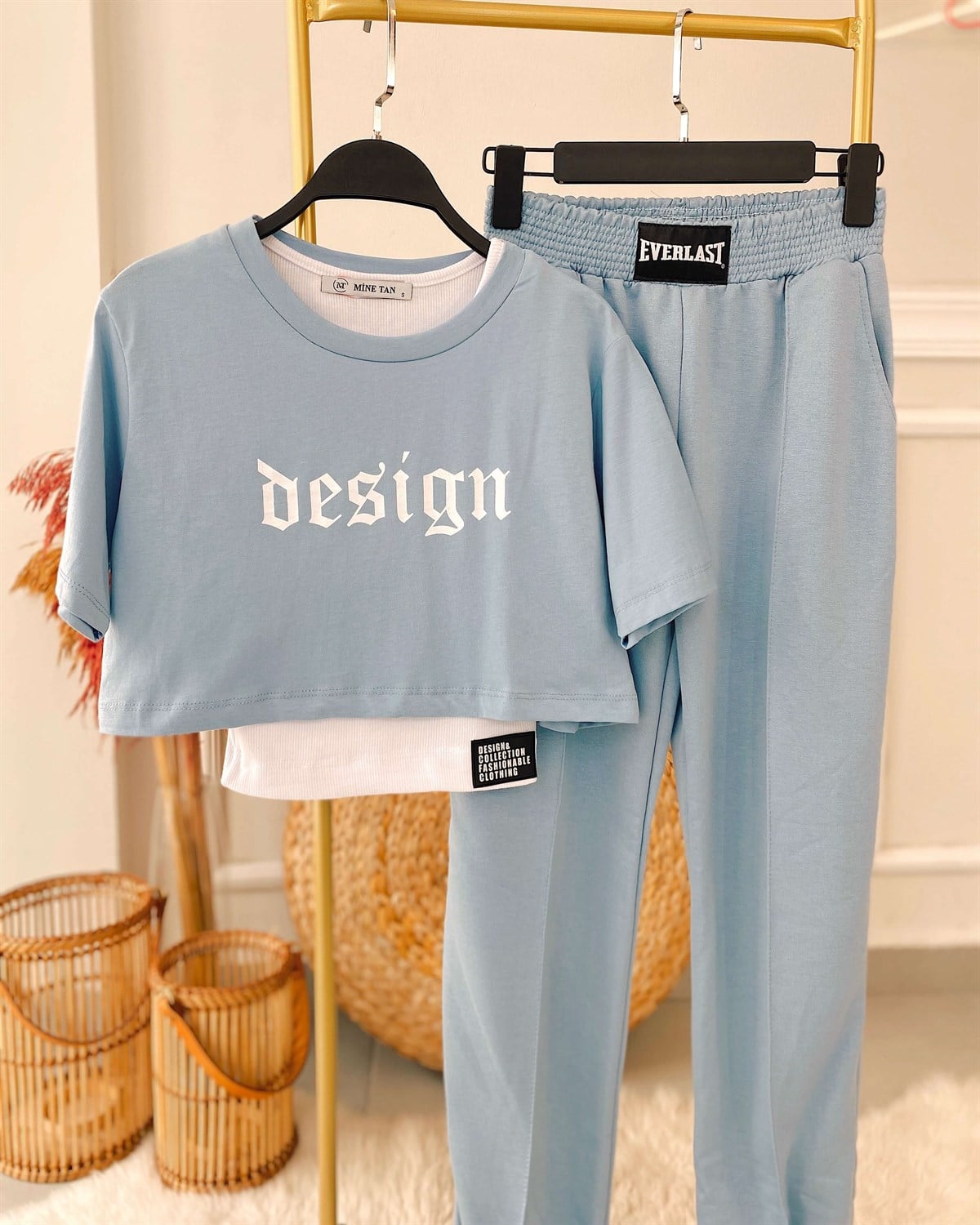 Desing Yazılı Crop Takım