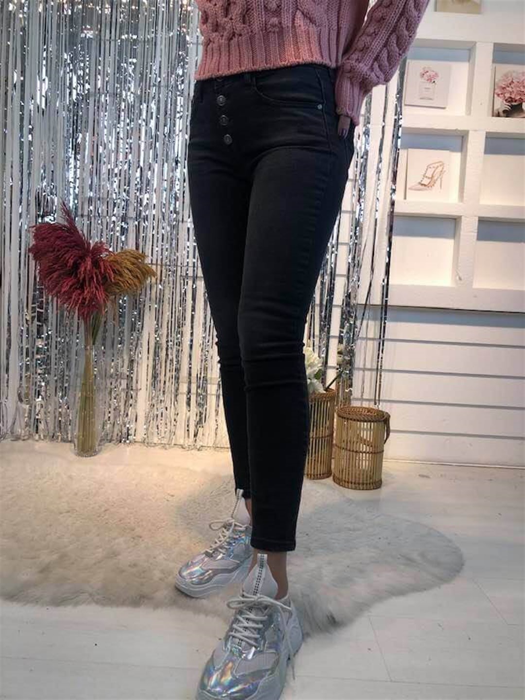 Düğme Detaylı Black Jean