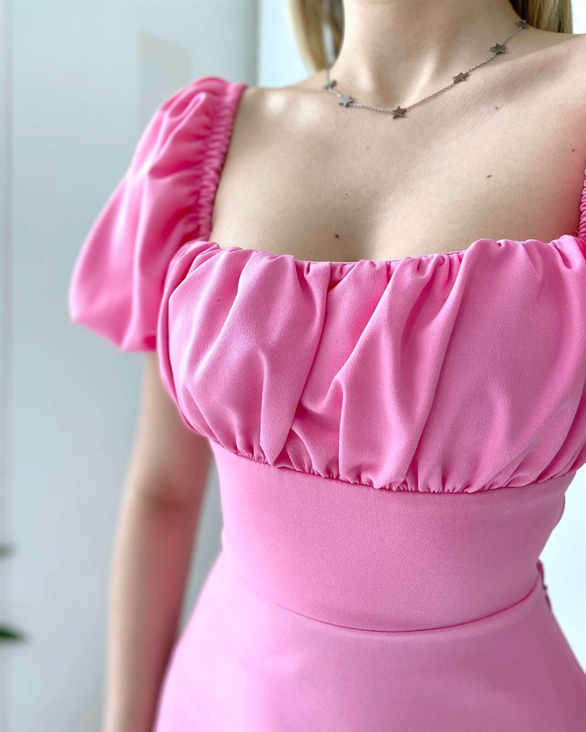 Karpuz Kol Sırt Dekolte Pembe Elbise