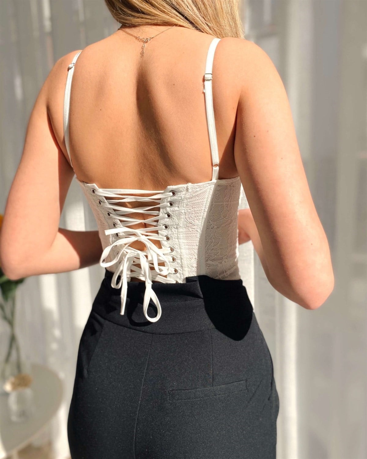 Kuş Gözü Korse Görünümlü Crop Bluz - Beyaz
